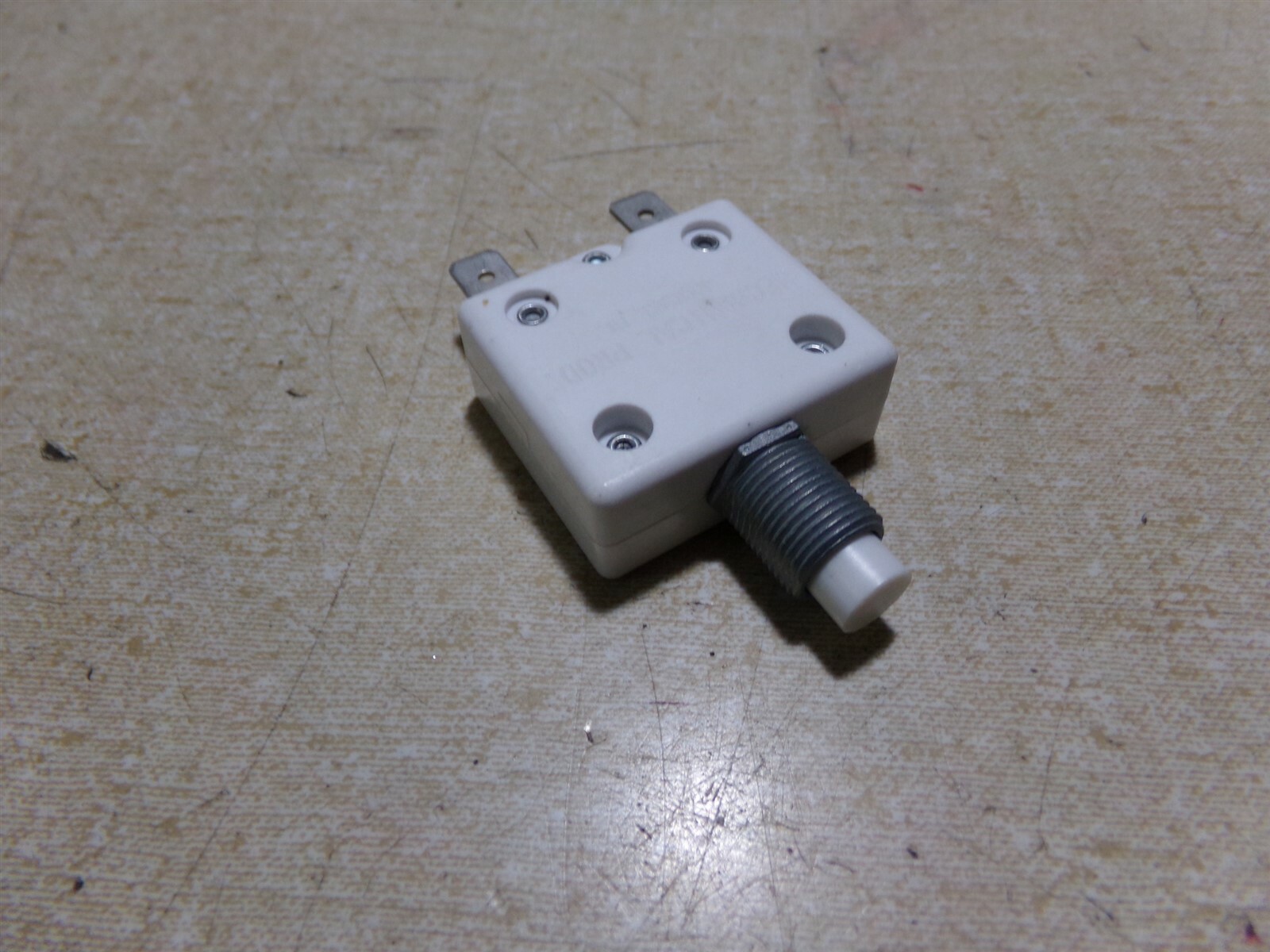 NEW Mechanical Products 1600-001-060 6A Circuit Breaker *FREE SHIPPING*