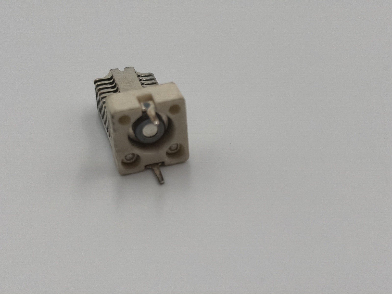 JOHNSON 189-0508-005 Qty of 5 per Lot VERITICAL PC MOUNT CAPACITOR NOS
