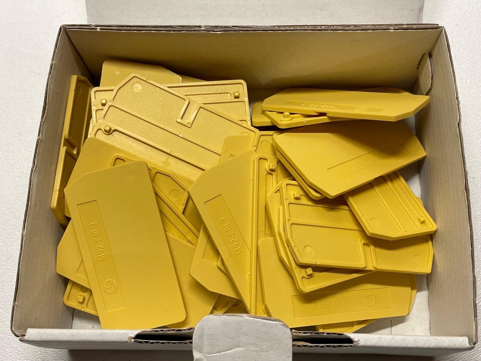 Lot of Assorted End Barriers Phoenix Contact Allen-Bradley ABB WAGO 222 1492-EBL