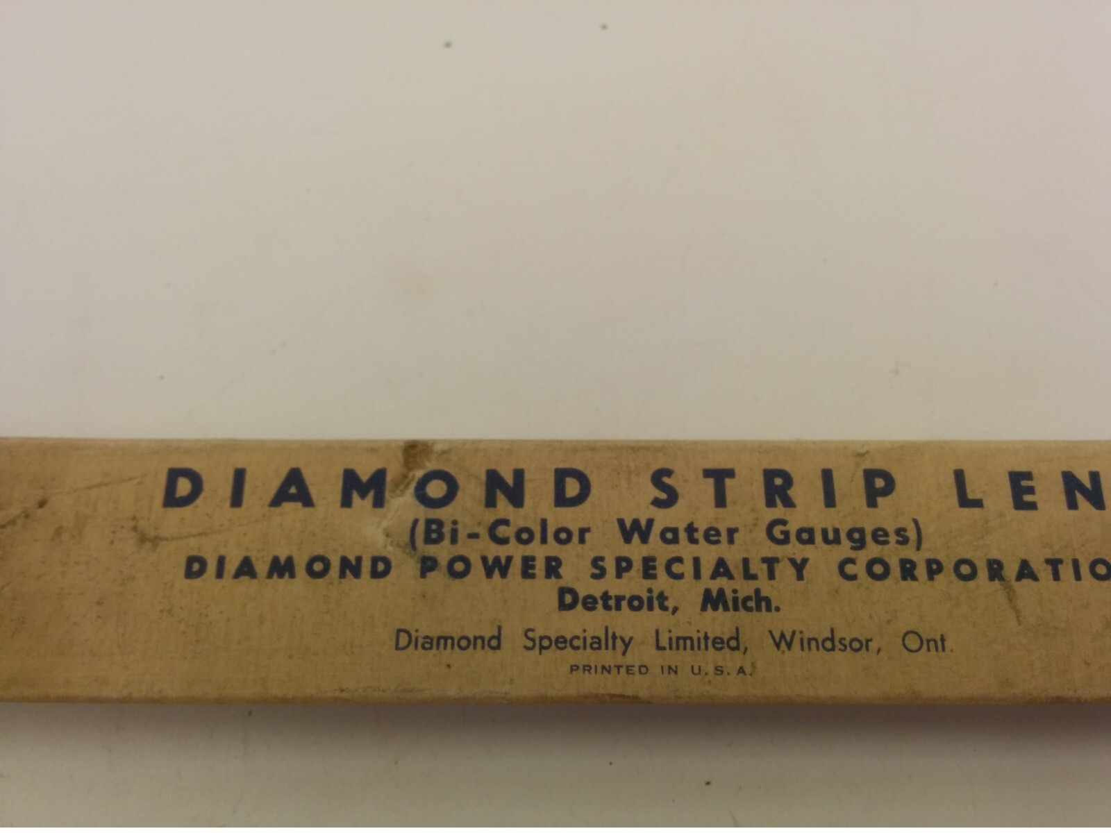DIAMOND POWER STRIP LENS, BI-COLOR WATER GAUGE, 8-1/4″ x 31/32″, NIB