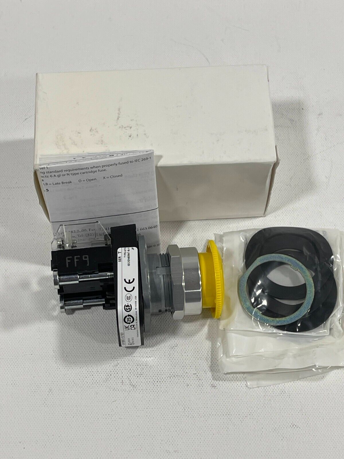New! Allen Bradley 800T-FXT9D1 30mm Push-Pull 2 Position Twist Release Yellow