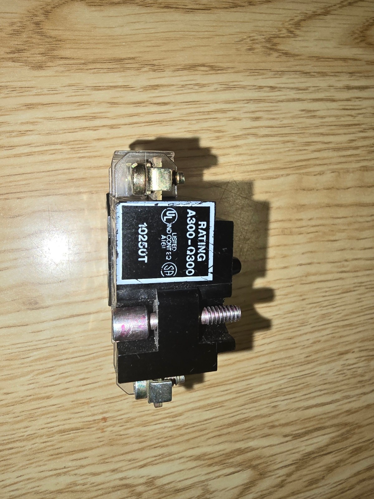 CUTLER HAMMER 10250T 91000T 2NO, 2NC CONTACT BLOCK