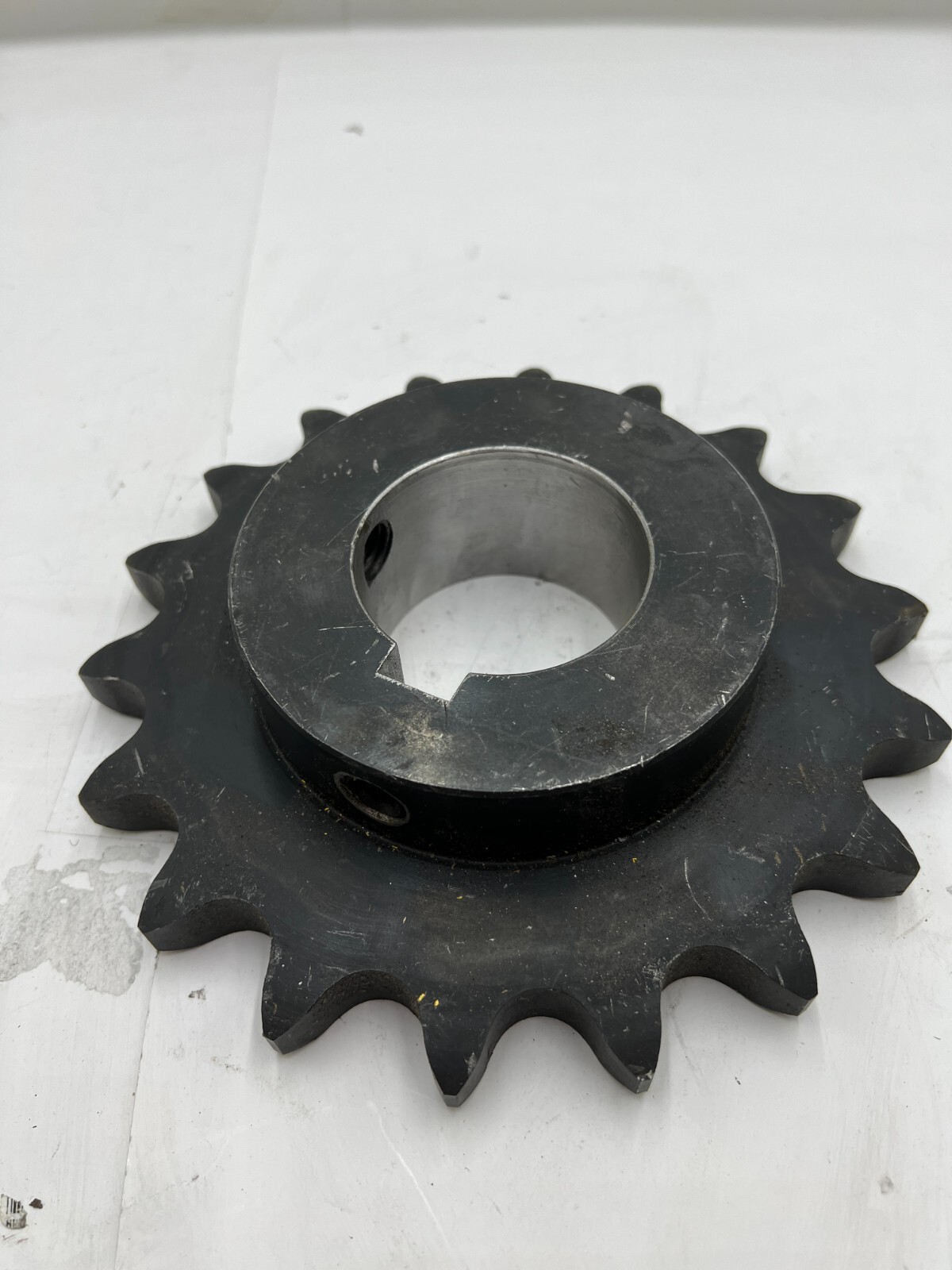 Sprocket 7 3/4″ x 2 3/8″ x 4 3/8″ H100B-F8 18 Teeth Black Heavy Duty