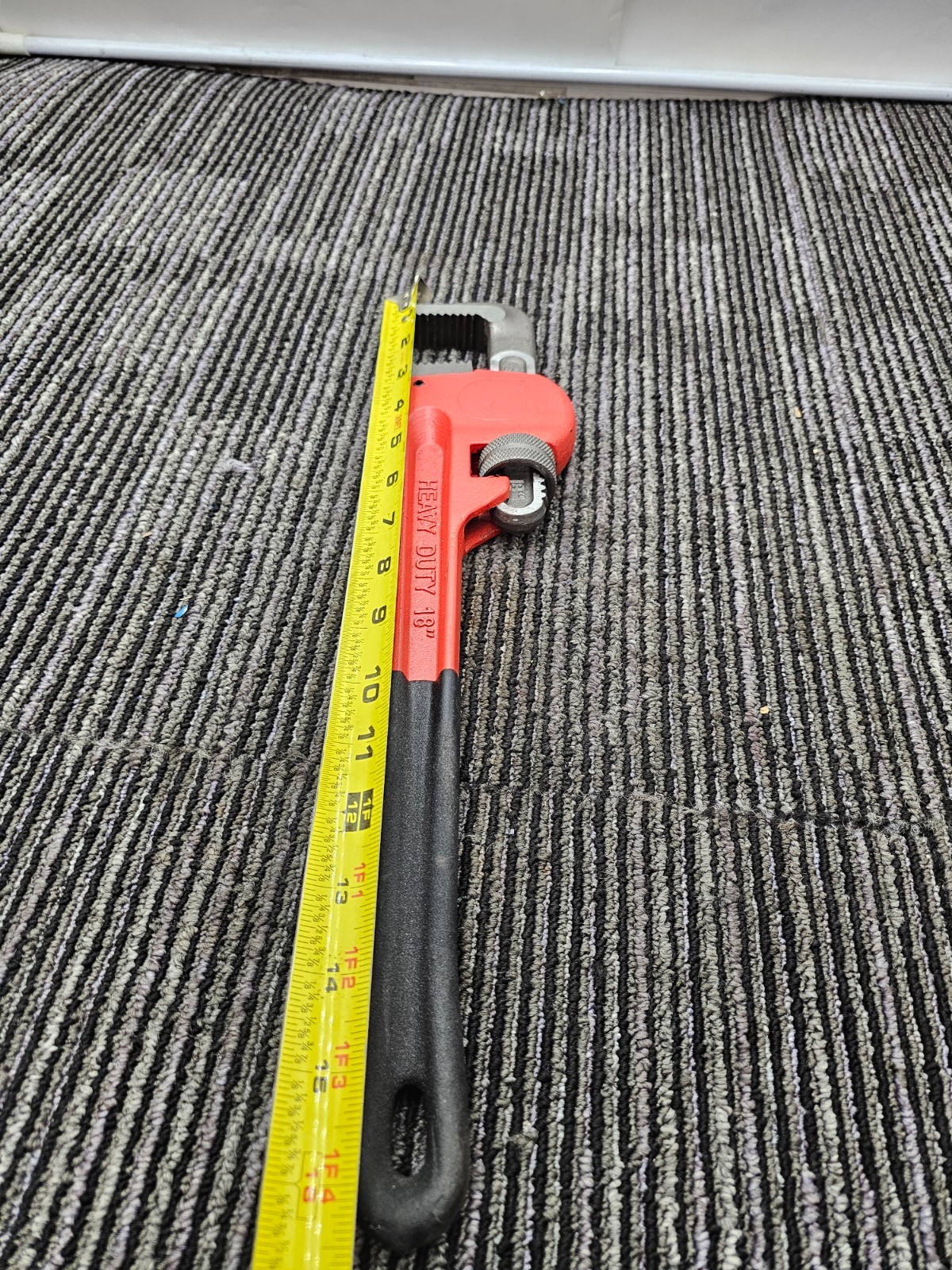 18″ Serrated Jaws Straight Pipe Wrench 16″ L x 3″ W