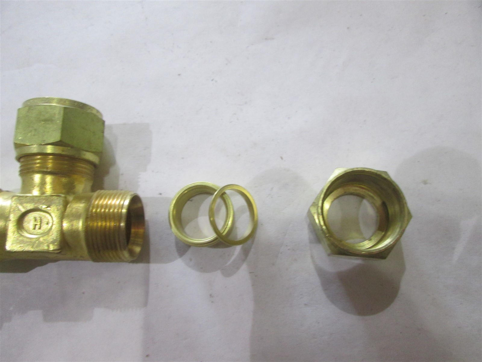 Lot of 6 Hoke Gyrolok Fitting Union Brass Pipe Tee 5/8″ Tube OD 10TTTBR