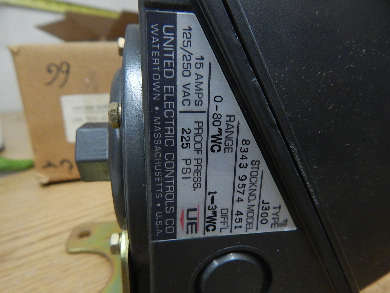 NEW United Electric Controls 8343 9574 451 UE Pressure Controller FREE SHIPPING*