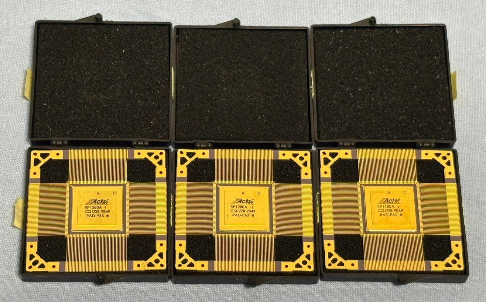 *LOT OF 3* ACTEL Corporation RAD-PAK FPGA IC Chip Part RP1280A-1CQ172B w/ Cases
