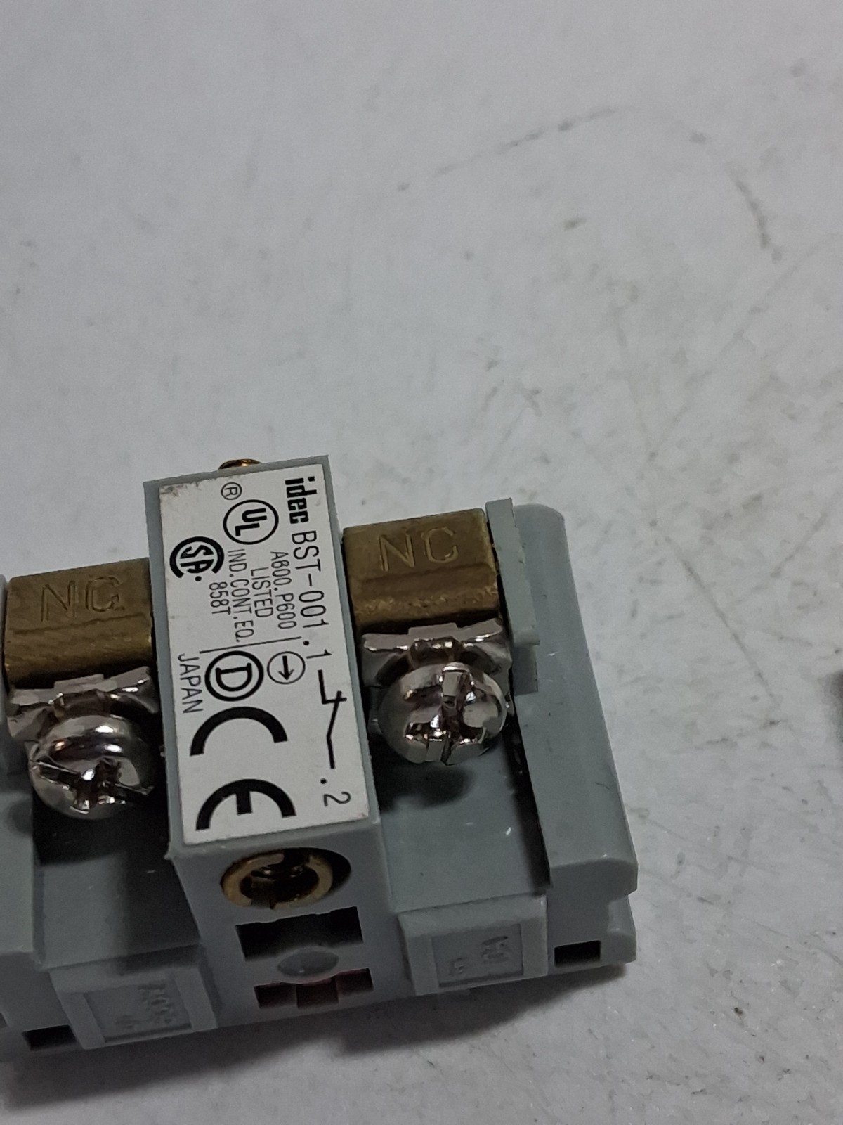 IDEC BST-001 CONTACT BLOCK 1NC A600 P600 (LOT OF 2) NNB