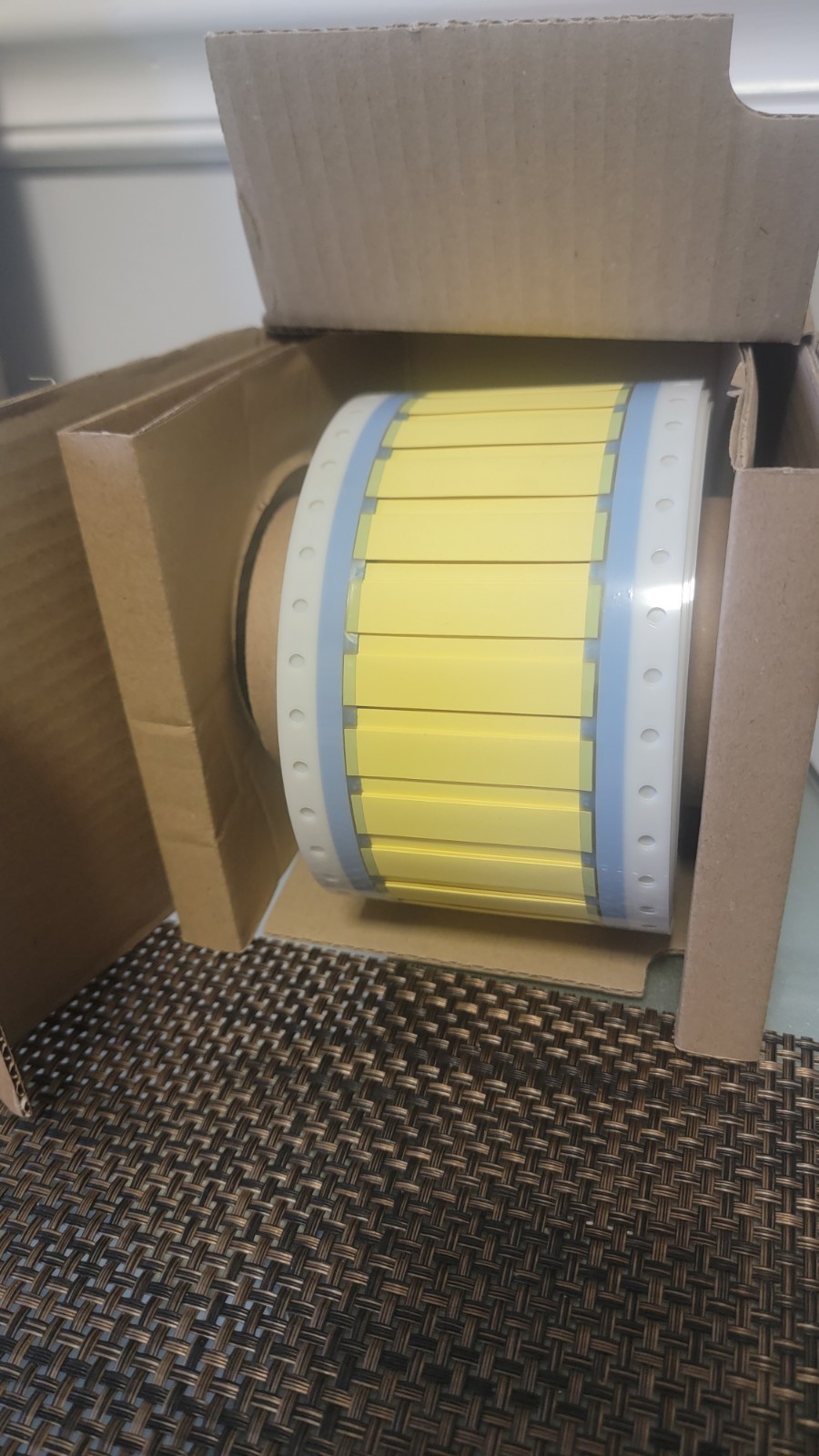 ( 1000ea) TE Connectivity TMS-SCE-1/4-2.0-4 YELLOW SHRINK EID 6.48mm RID 2.11mm