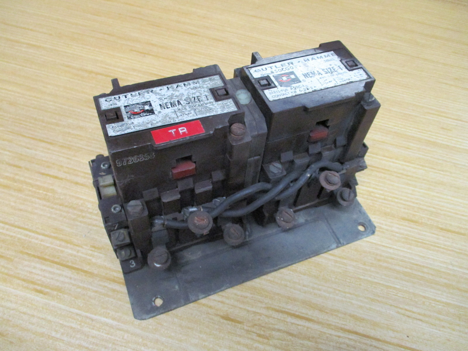Cutler Hammer A51CNO Reversing Contactor A51CN0 A50CG0; W/ Bracket