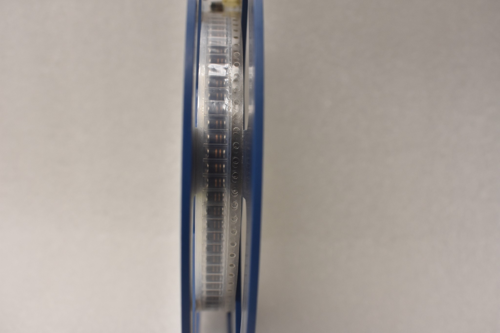 VISHAY SEMICONDUCTORS SGL41-40 SCHOTTKY DIODE & RECTIFIERS 11-000110-01 QTY:575+