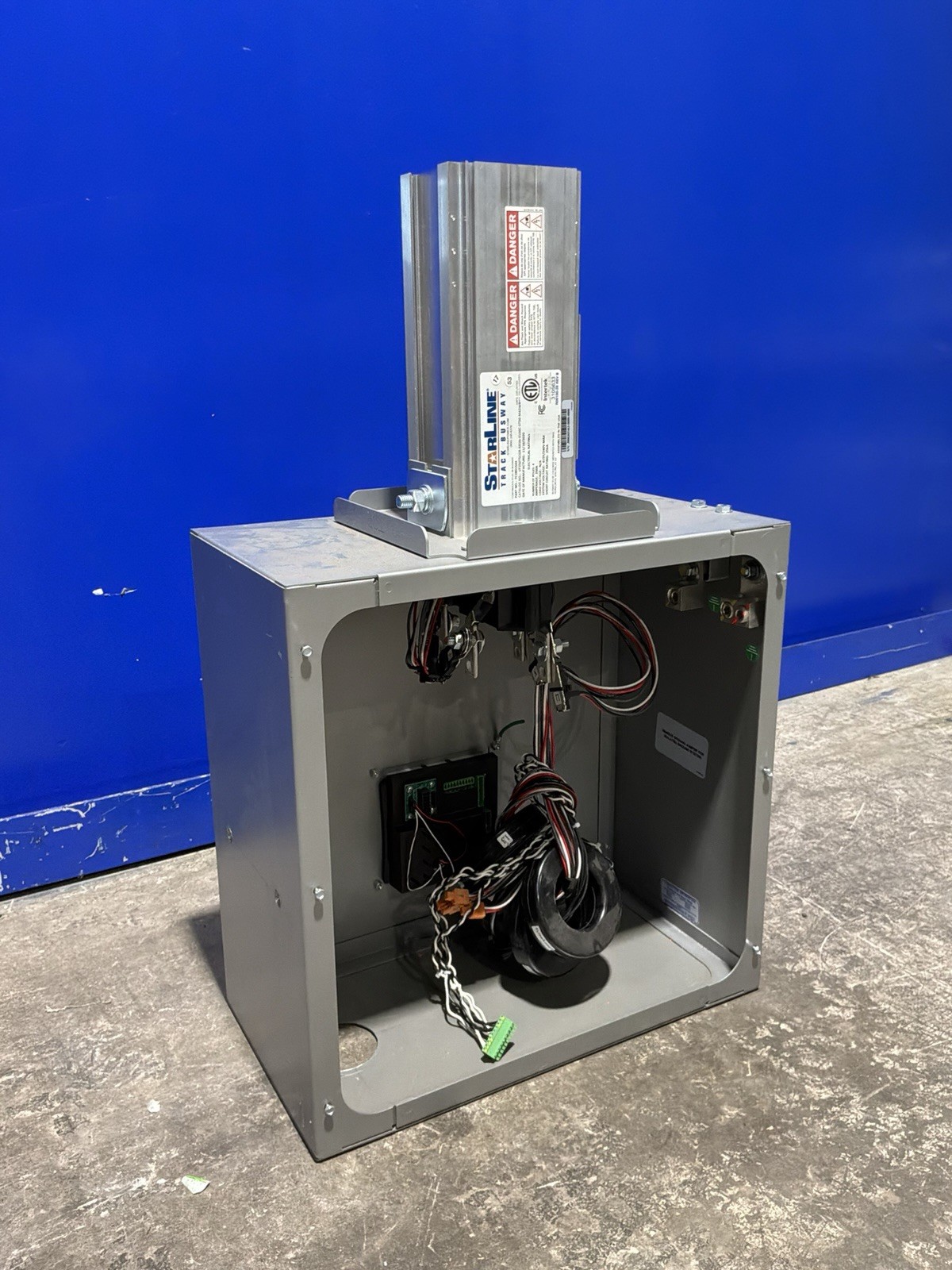 Starline 250 Amp 415Y/240V Busway Tapbox UF250T5CGR-RRsn-0100C-STDD-M43W3 🟦