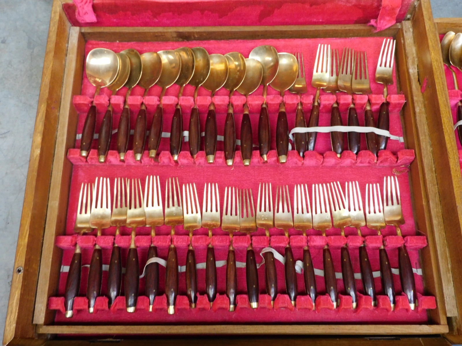 NO NAME 144PC SET OF BRASS & ROSEWOOD VITAGE THAILAND FLATWARE SERVICE FOR 12