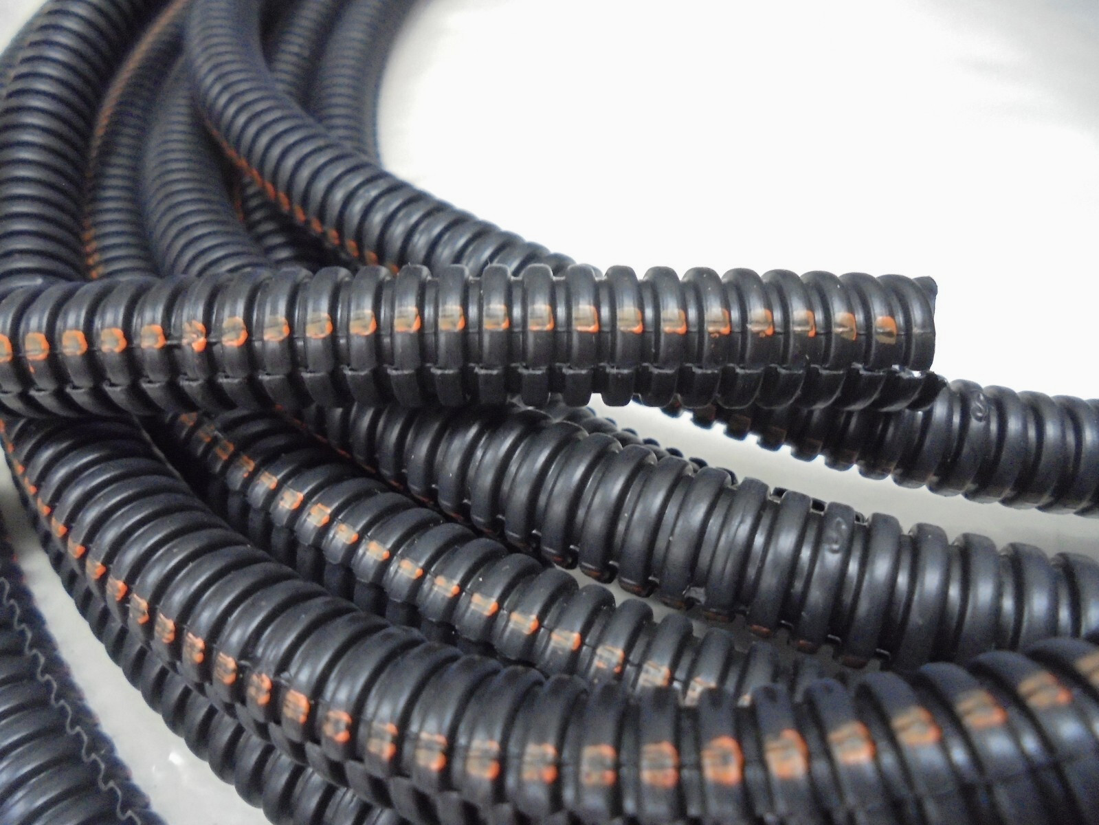 1/4-in x 20-ft Black Convoluted Poly Split Wiring Loom Cable Sleeving Tubing USA