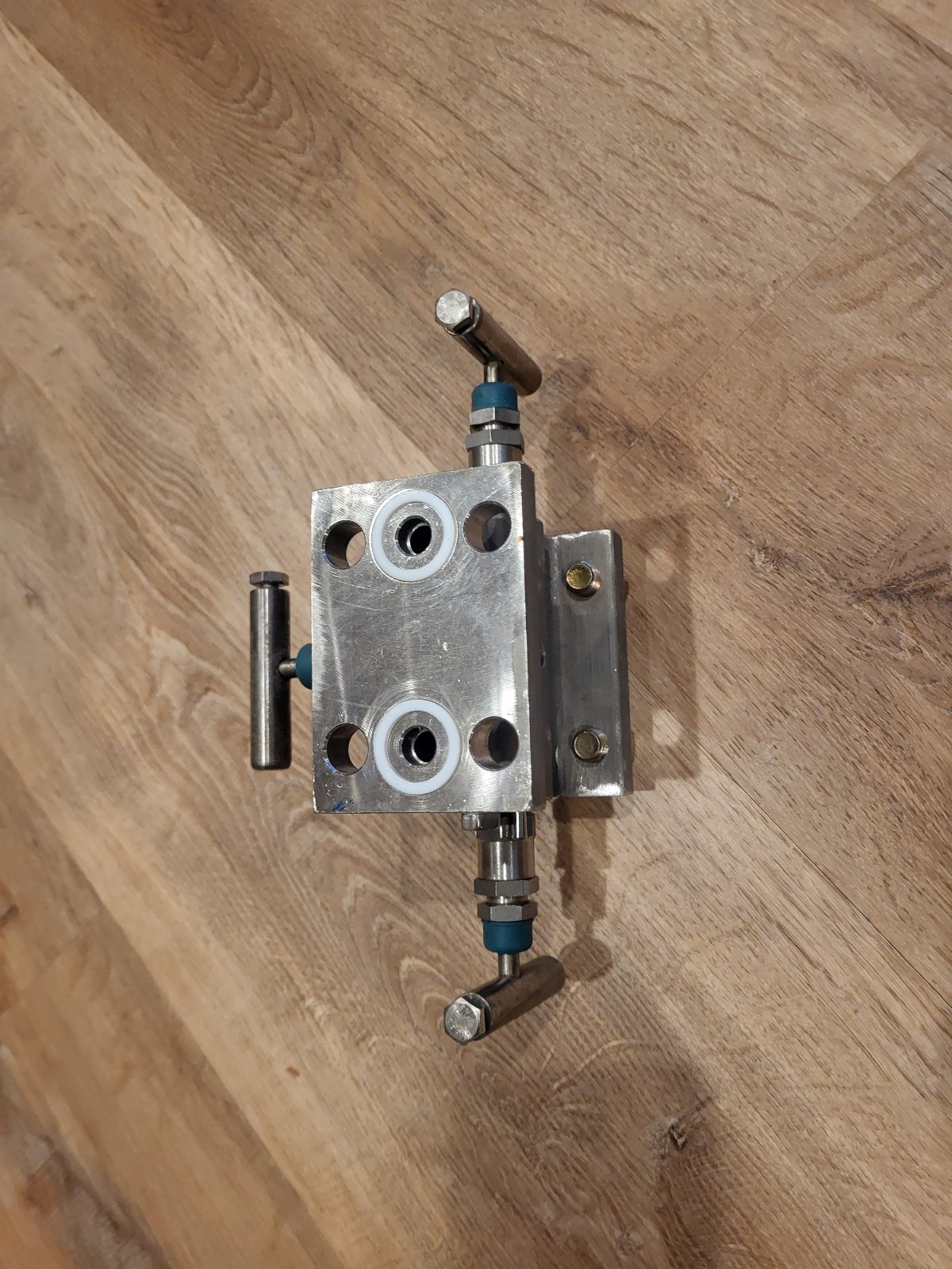 NEW! Flow Control Anderson Greenwood Manifold M4AVIS-SG.