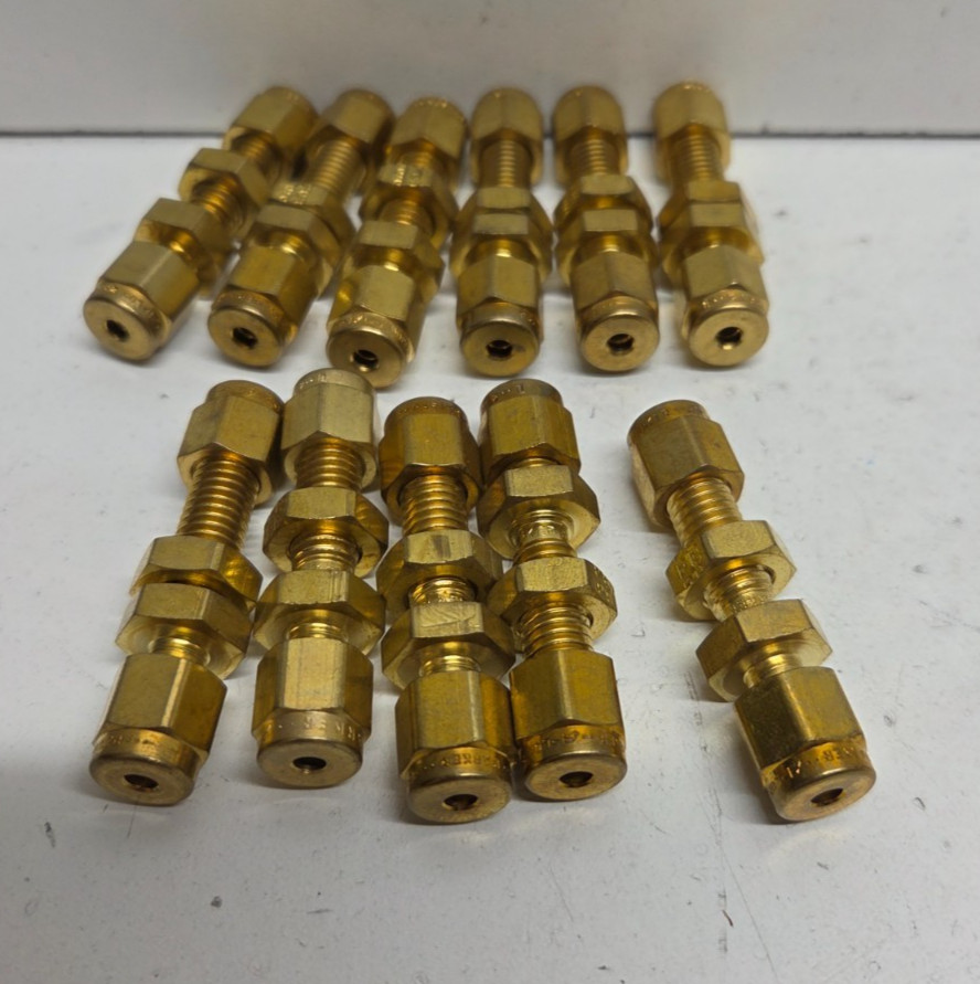 LOT OF 11 NEW NO BOX! PARKER 1/8″ TUBE BRASS BULKHEAD UNIONS 2-2 WBZ-B