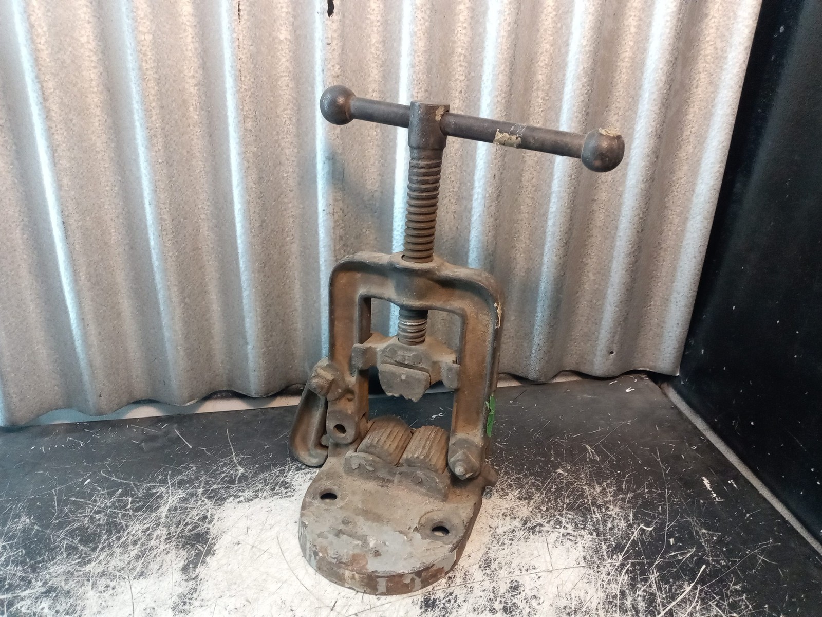 Vintage Pipe Vise – Unknow size