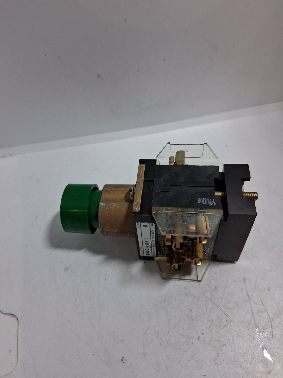 ALLEN BRADLEY 800H-BK1 PUSHBUTTON EXTENDED GREEN 2NO/2NC SERIES B NNB