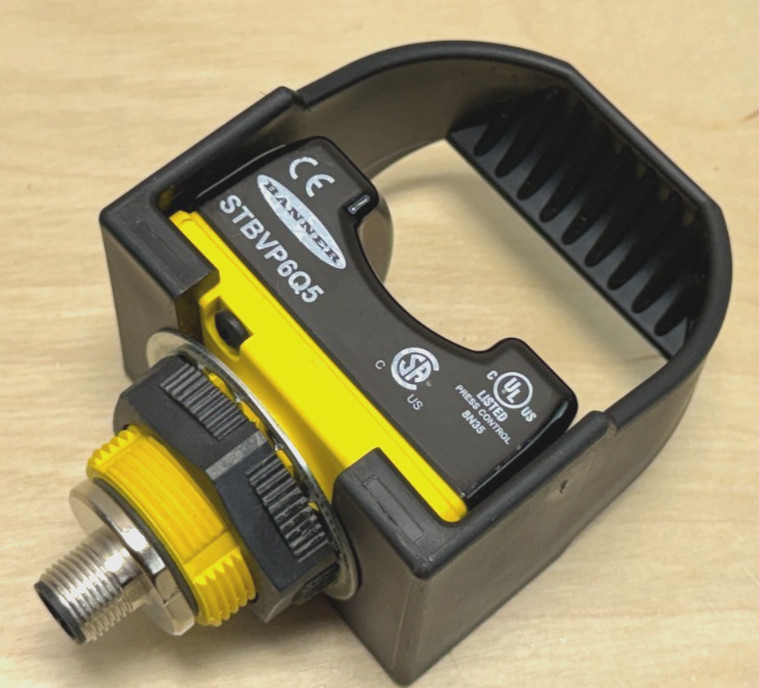 Banner STBVP6Q5 STB Series Safety Touch Button, Quick Connect, PNP, 10-30 VDC