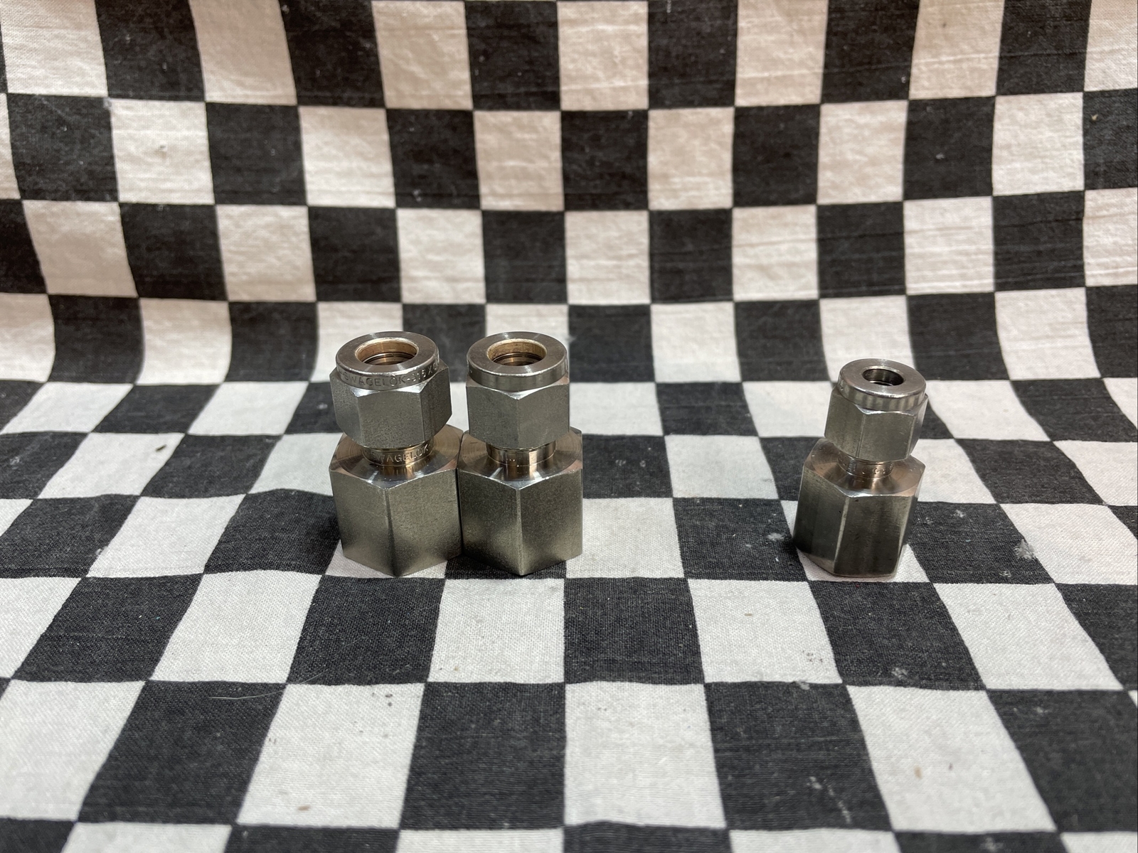 SWAGELOK Female Connector SS-600-7-6 & SS-400-7-4, LOT OF 3, SHIPSAMEDAY#F31C
