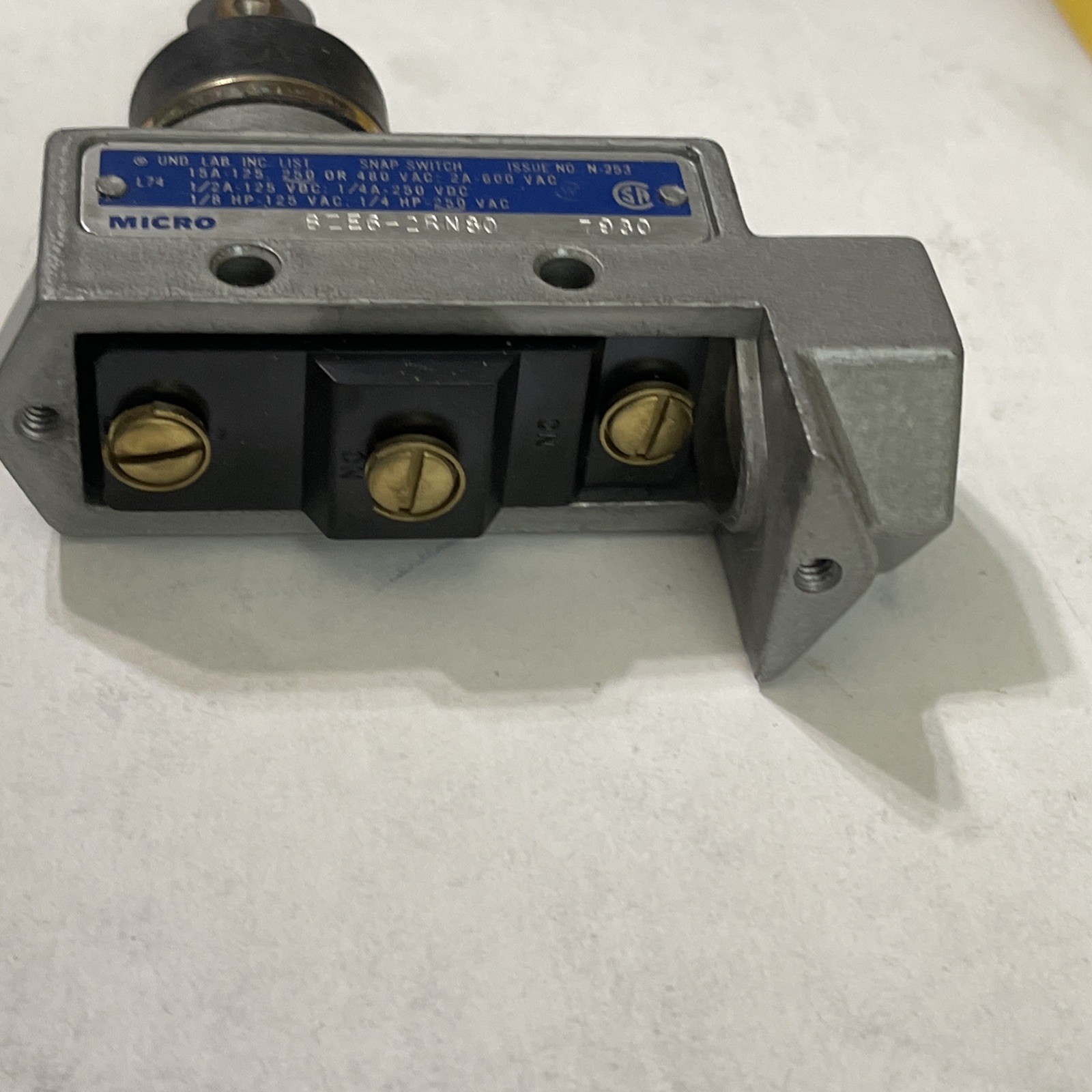 Micro Switch BZE6-2RN80 Honeywell BZE62RN80 New