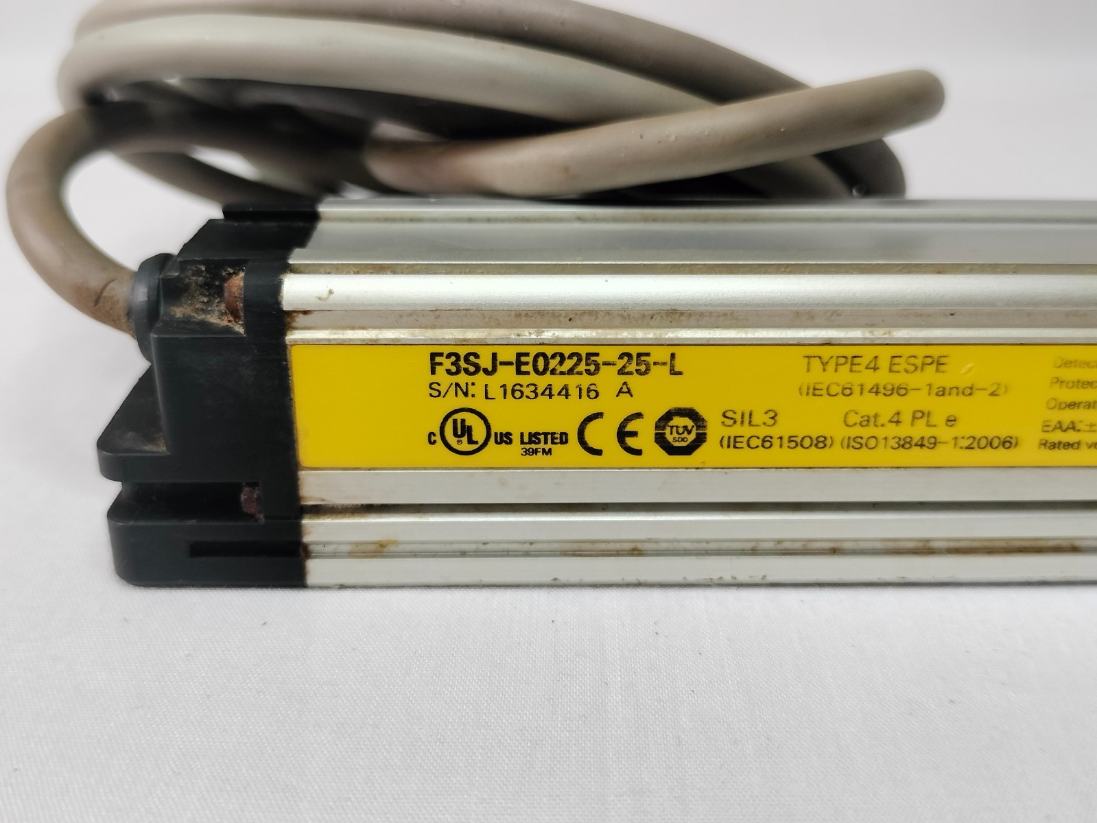 Omron F3SJ-E0225-25-L F3SJE022525L Emitter Safety Light Curtain Made in Japan
