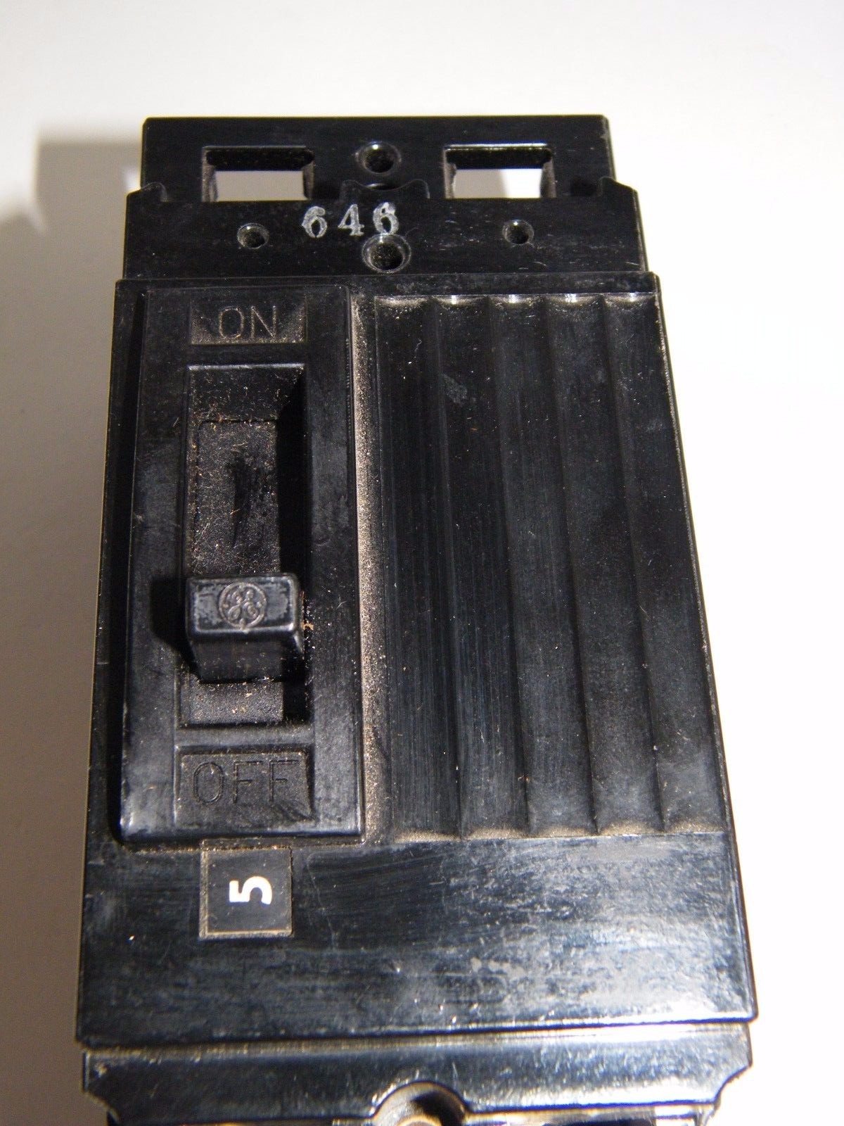 GENERAL ELECTRIC / GE 2 POLE CIRCUIT BREAKER 20AMP 240v ac, TE122020 125-250v dc