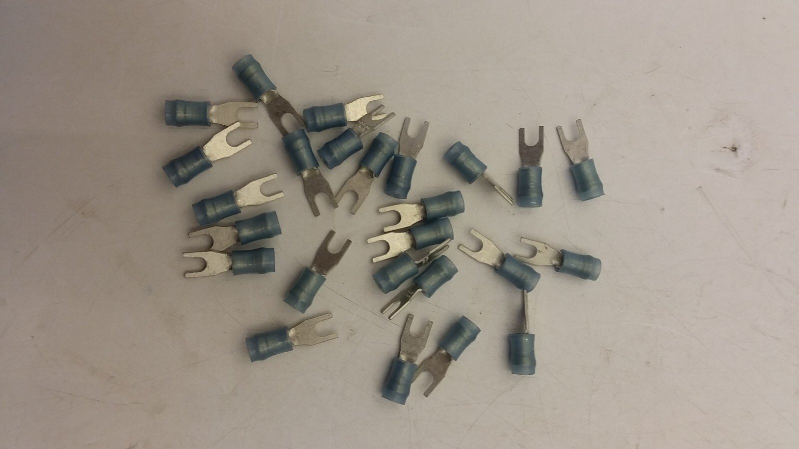 TYCO ELECTRICS 328281 TERMINAL SPADE/FORK #6 CRIMP 16-14AWG LOT OF 25 NNB
