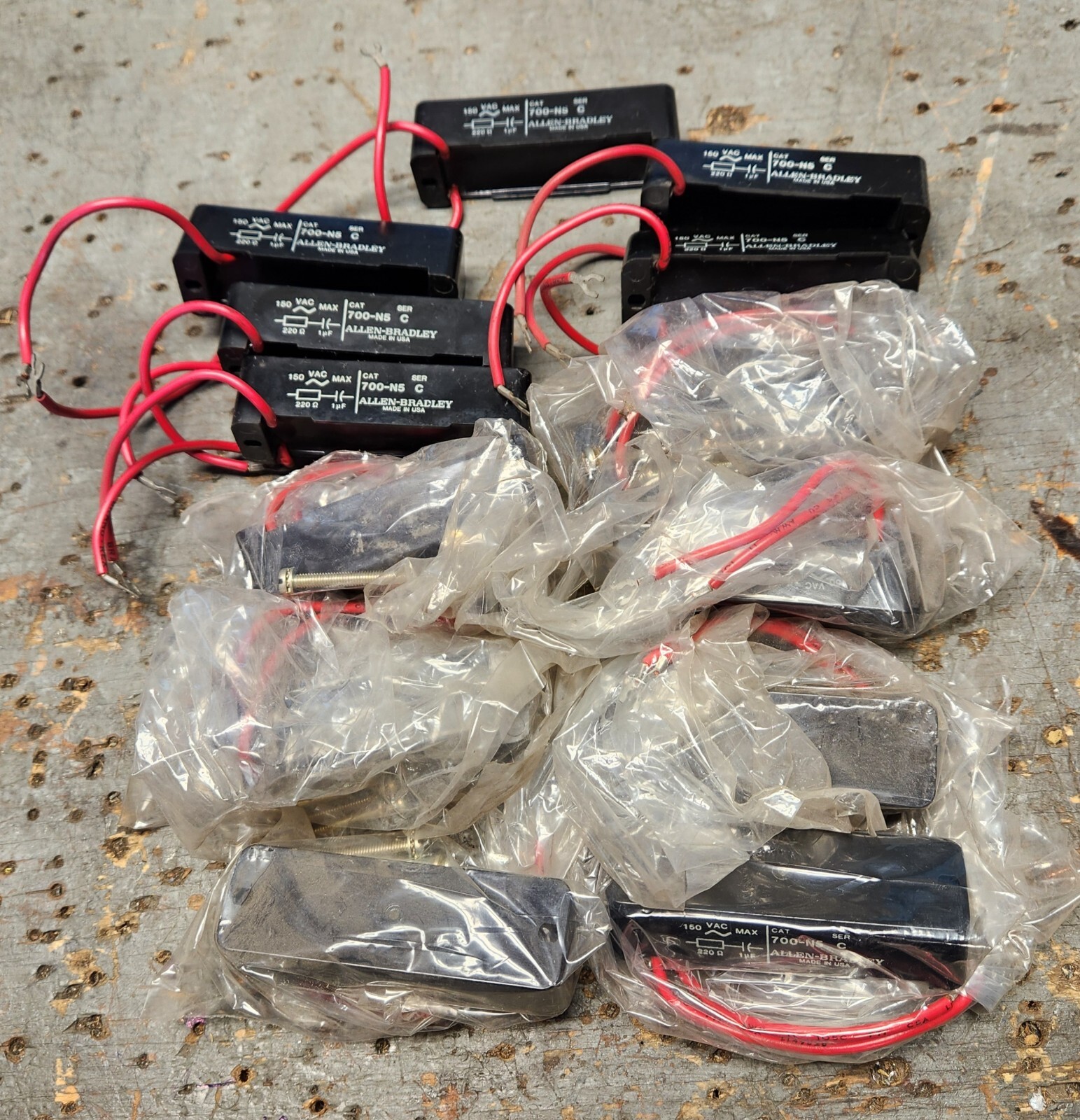 (Lot of 13) Allen Bradley 700-N5 Surge Supressor 150VAC Mad Brand Rex 16AWG 600V