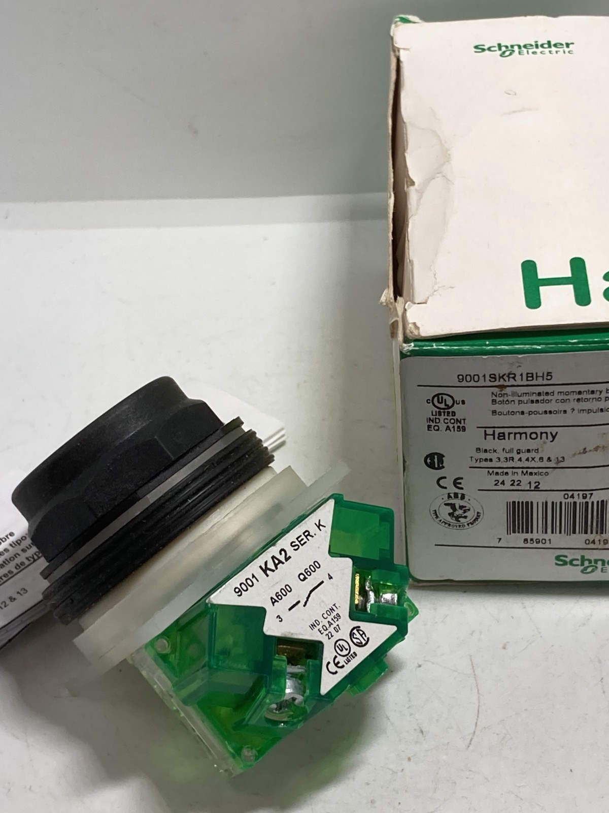 SCHNEIDER 9001SKR1BH5 PUSHBUTTON BLACK MOMENTARY NO CONTACT NIB