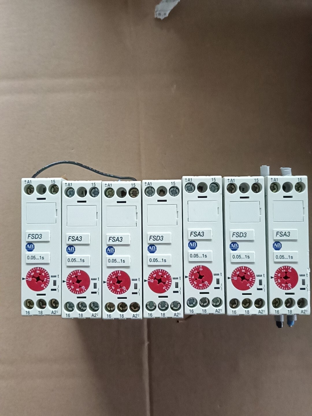 1PCS AB ALLEN-BRADLEY 700-FSA3AU23 0.05-1S