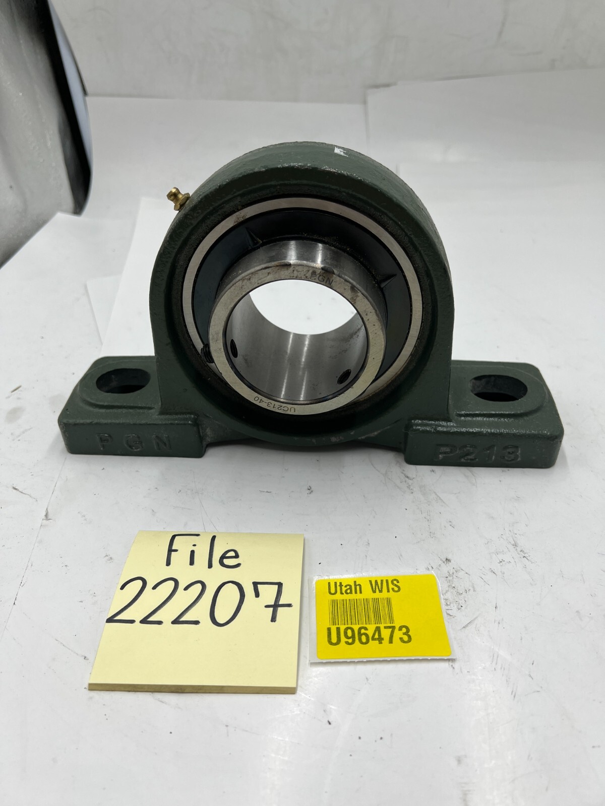 PGN P213 UC213-40 2-BOLT BASE PILLOW BLOCK BALL BEARING