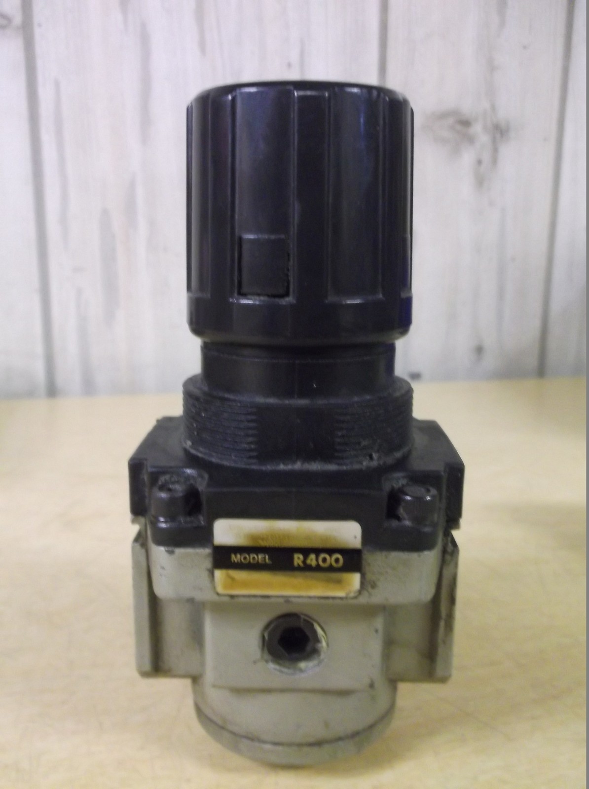 Universal FLR Inc Model R400 Air Regulator *FREE SHIPPING*