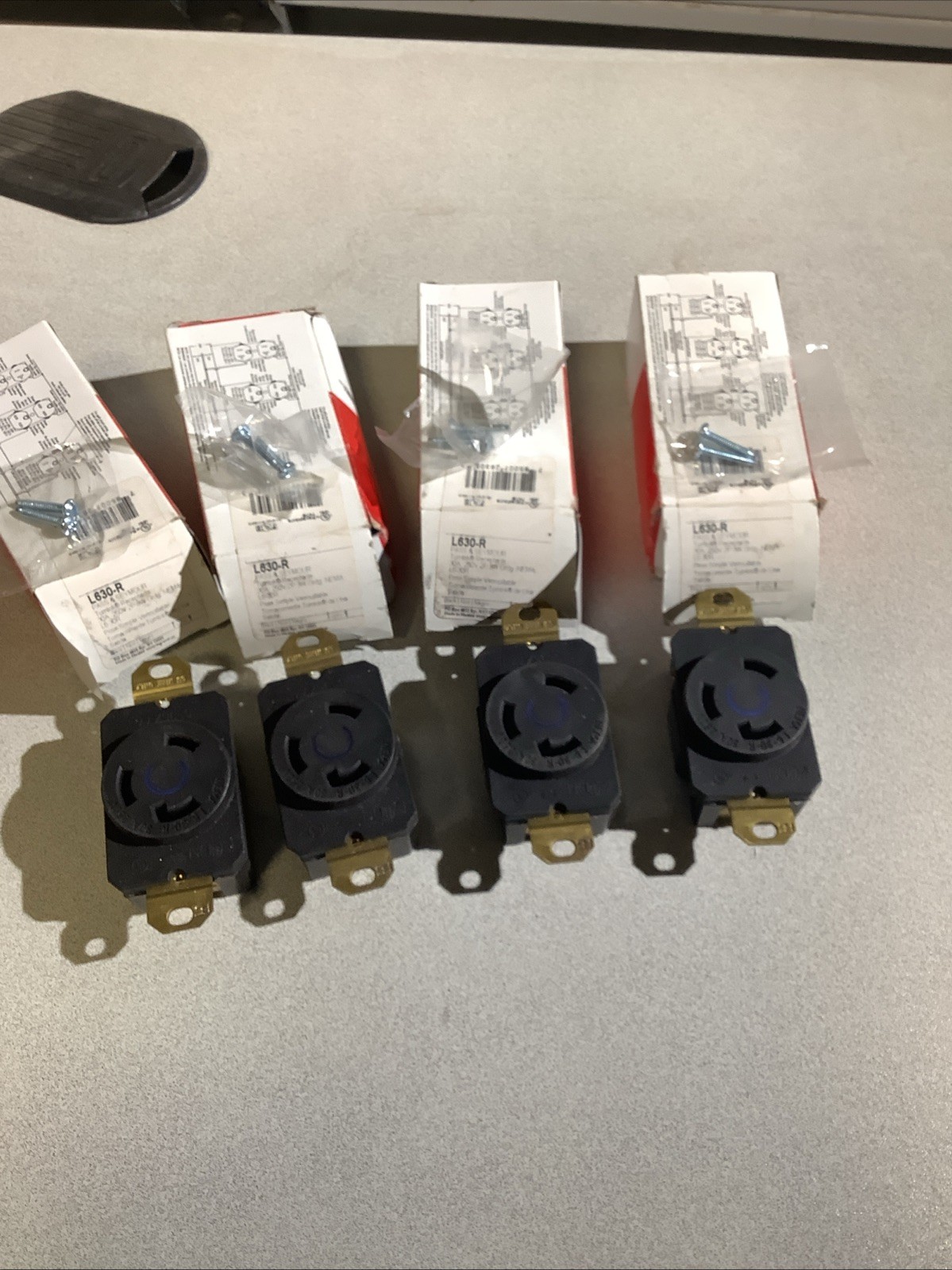 Legrand L630-R Turn Lok Receptacle – Lot of 4 – New OLD STOCK
