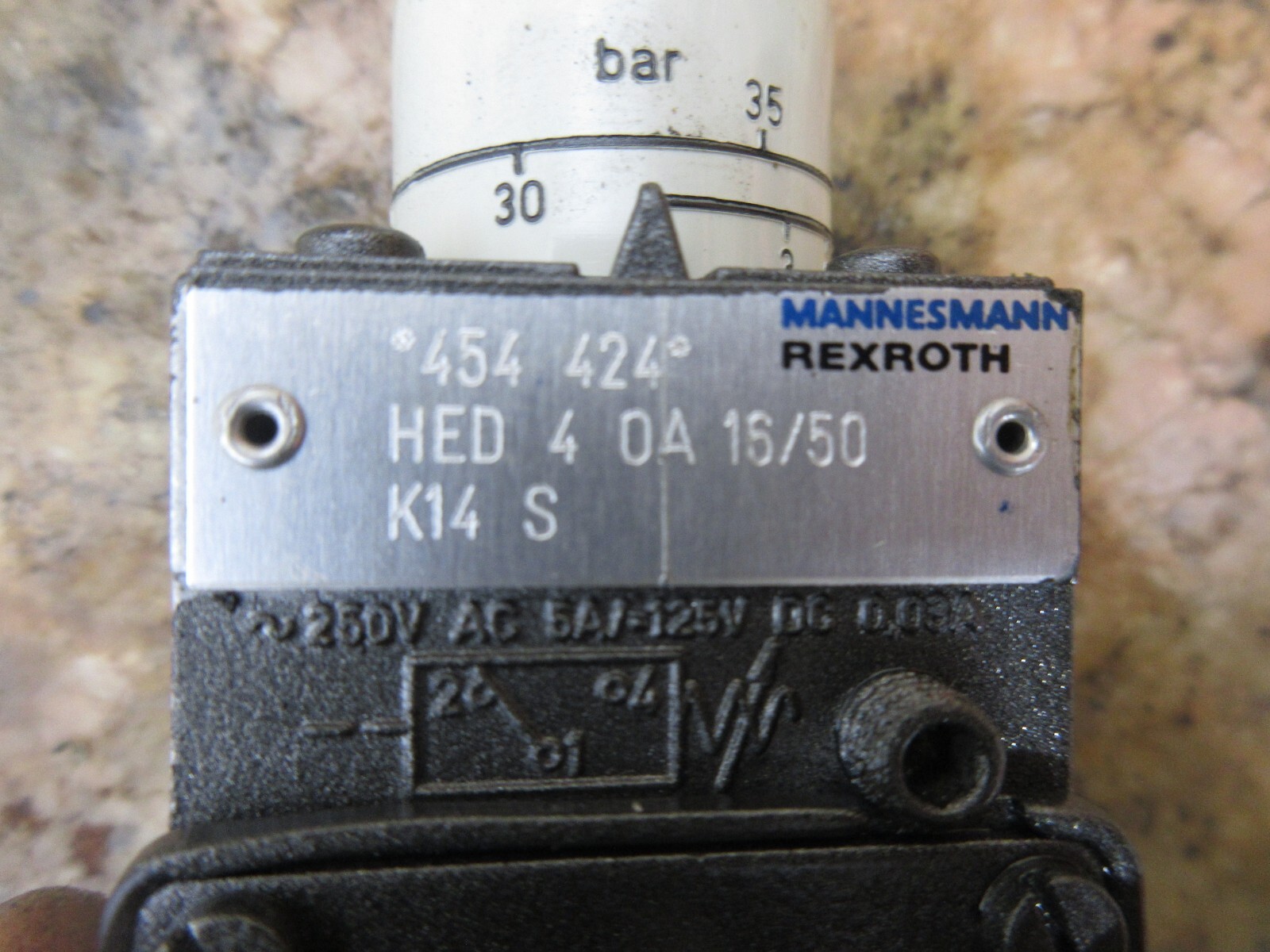 REXROTH MANNESMANN VALVE 454 424 HED 4 0A 16/50 K14 S 250V AC 125V DC EACH 1