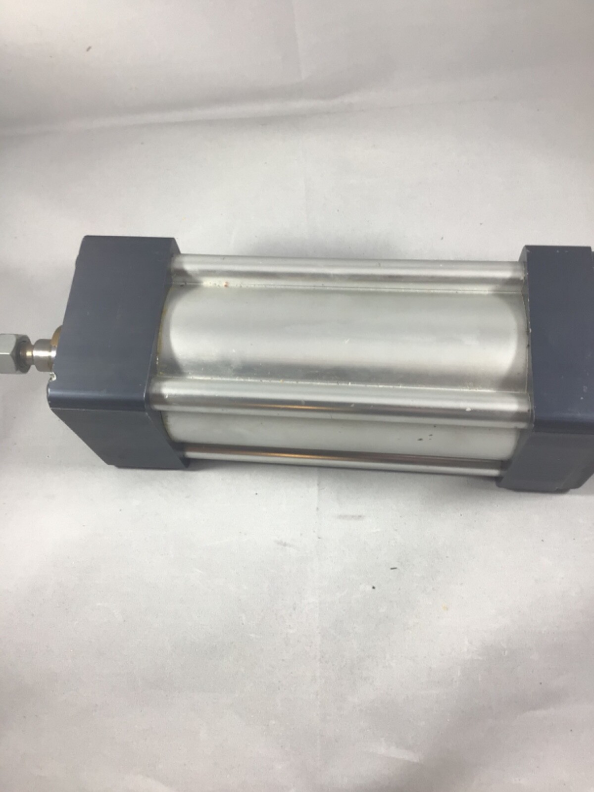 NEW GOLDCO INDUSTRIES AIR CILINDER 301137 250 PSI
