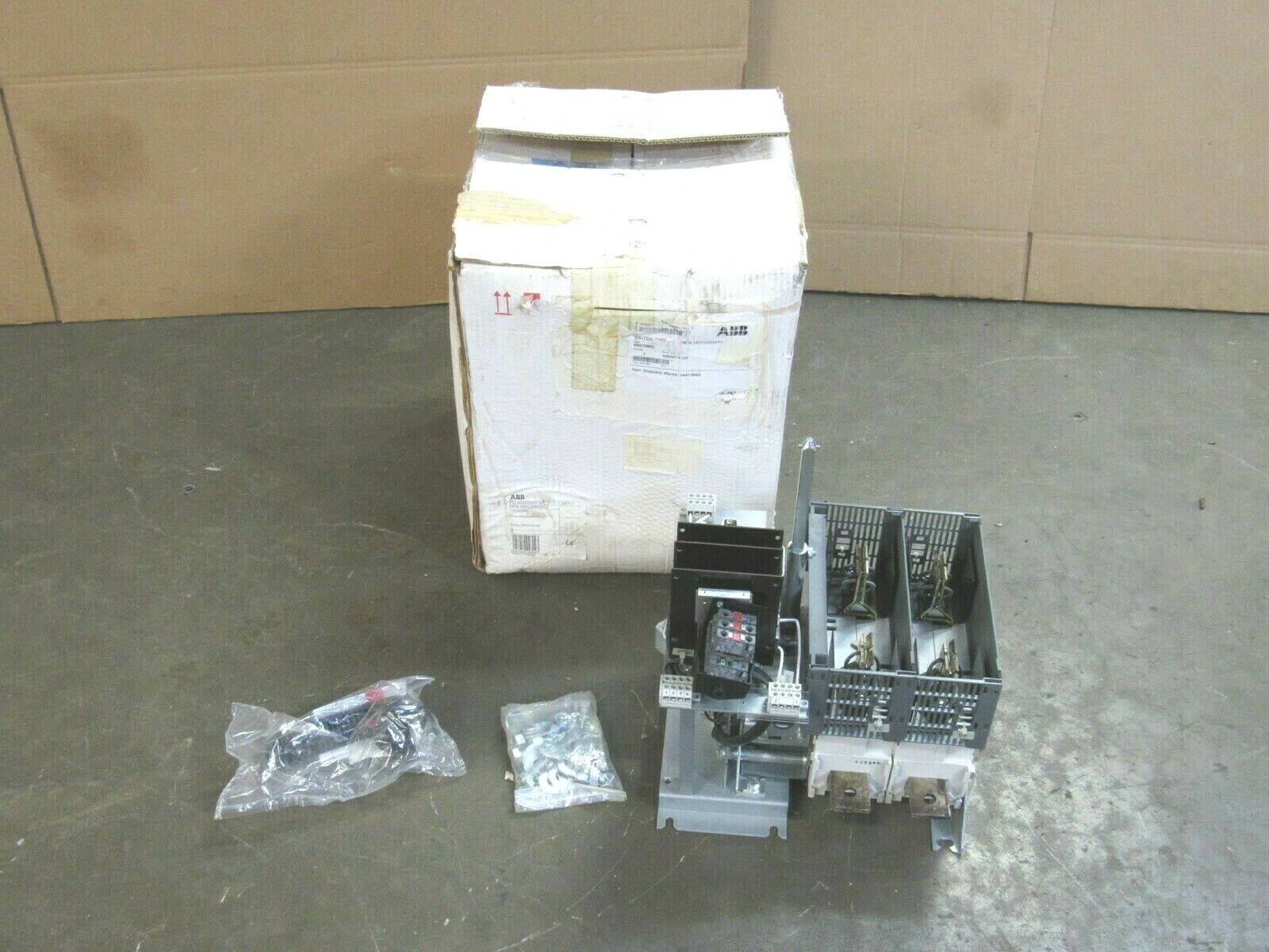 ABB OESL 630V32D02V1 PRE CHARGING FUSIBLE DISCONNECT SWITCH 1000V 600A