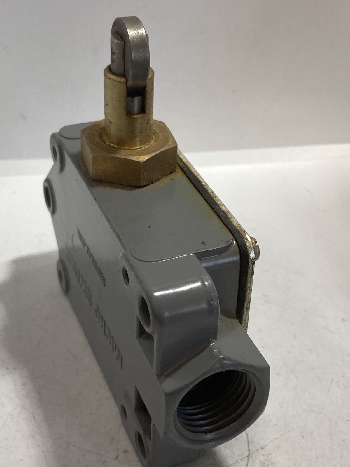 HONEYWELL BAF1-2R09-RH MICRO SWITCH ROLLER PLUNGER 20A 125, 250 OR 480VAC NNB