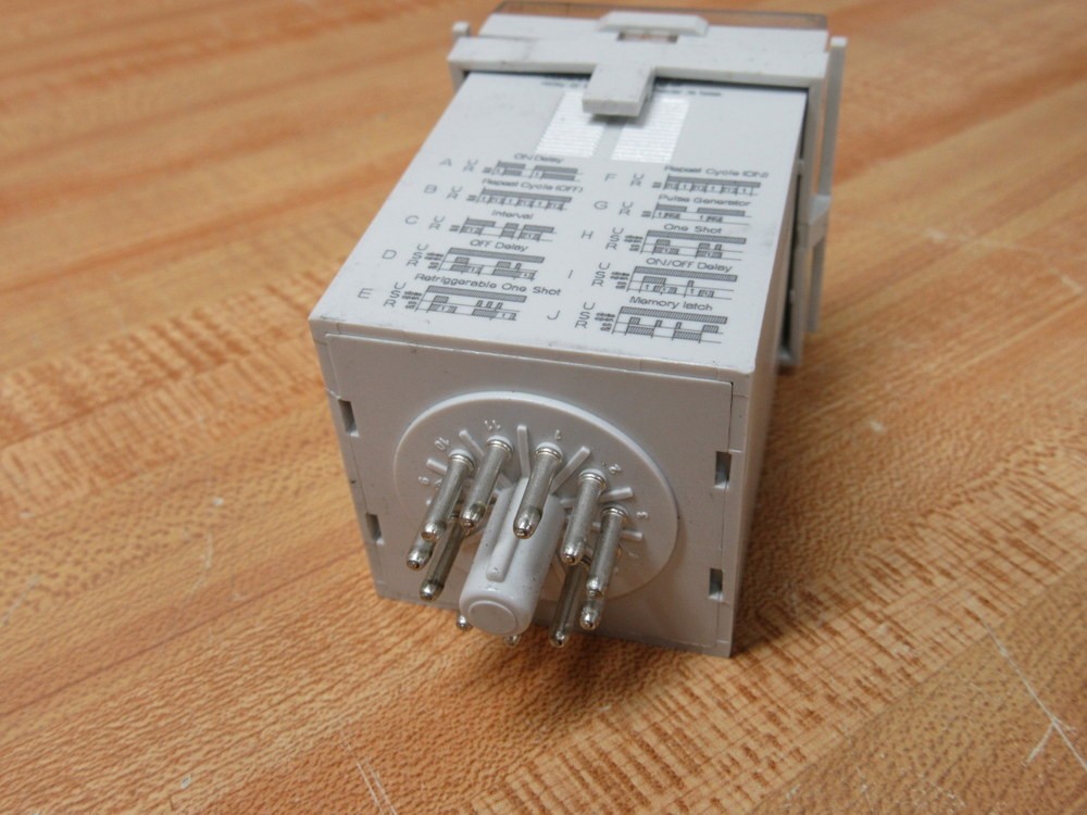 Eaton TMRP5100 Cutler Hammer Multi-Function Timer
