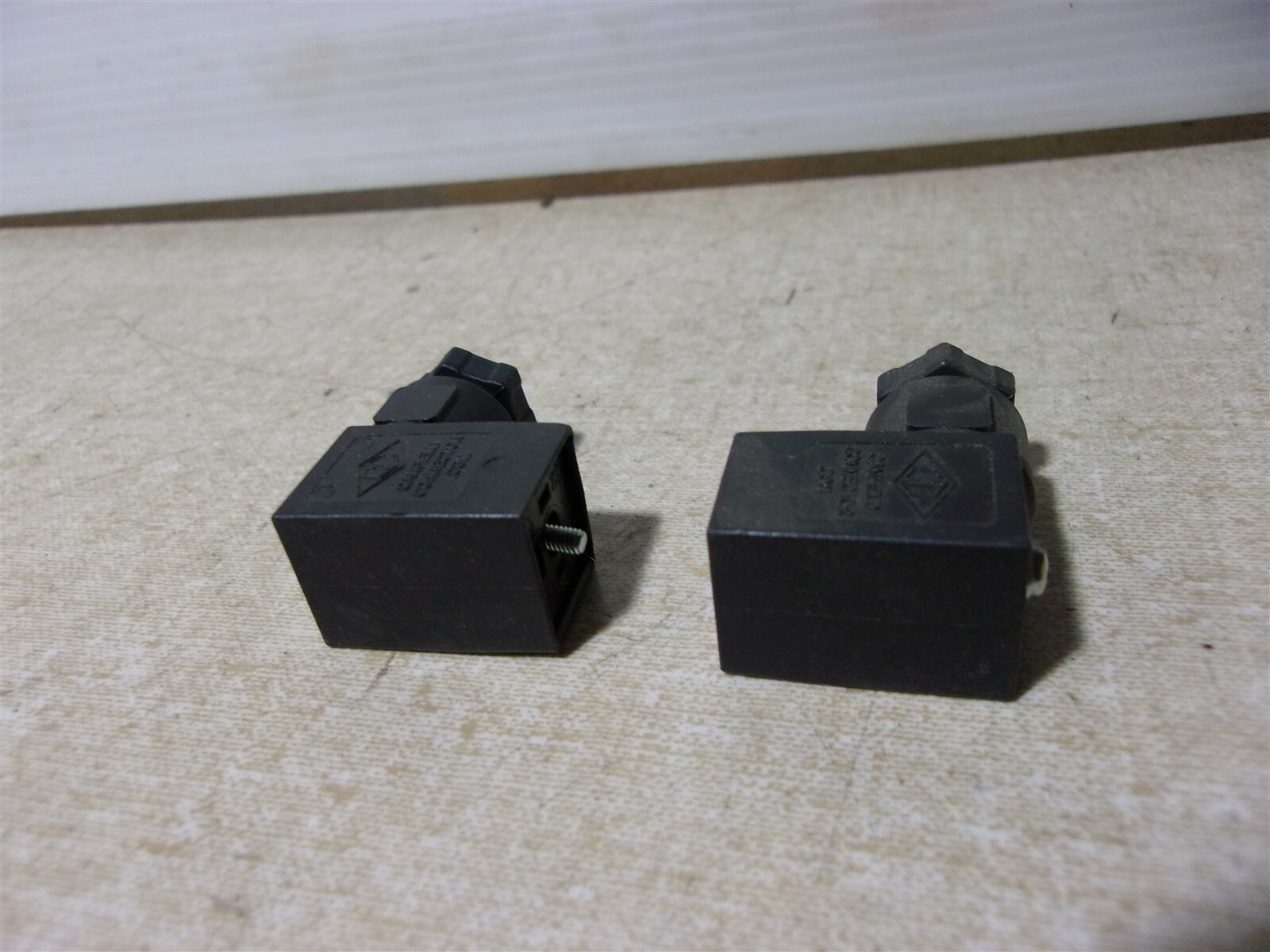 NEW Canfield Connector Type 050 6/250, Lot of 2 *FREE SHIPPING*