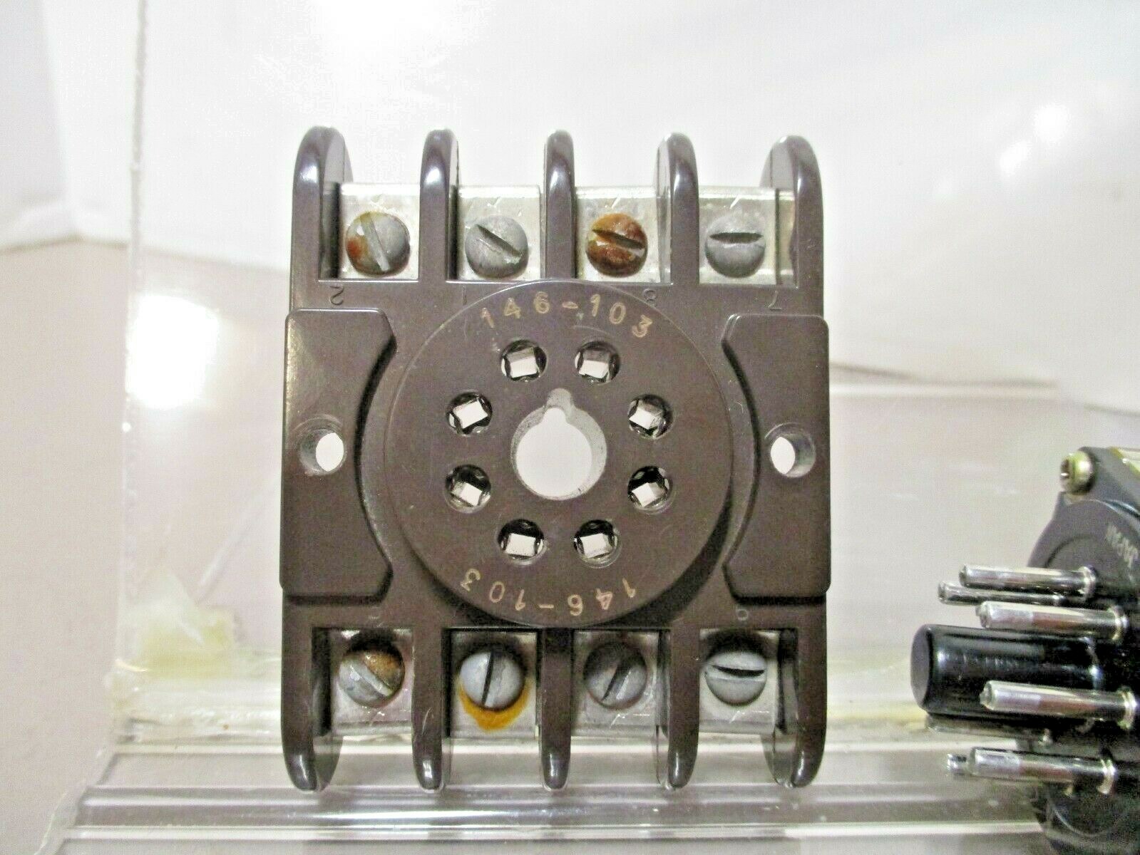 Sigma 50R02-115AC-SC0 28VDC/115VAC Relay with Socket 146-103 Amphenol