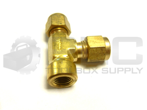 NEW LOT OF 3 SWAGELOK B-400-3TFT FEMALE RUN TEE 1/4 X 1/8