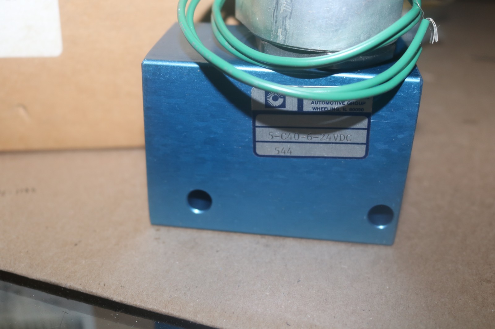 NOS Automotive inc. Fluid Power solenoid valve 24 V5-C40-6-24 4810-01-098-1629