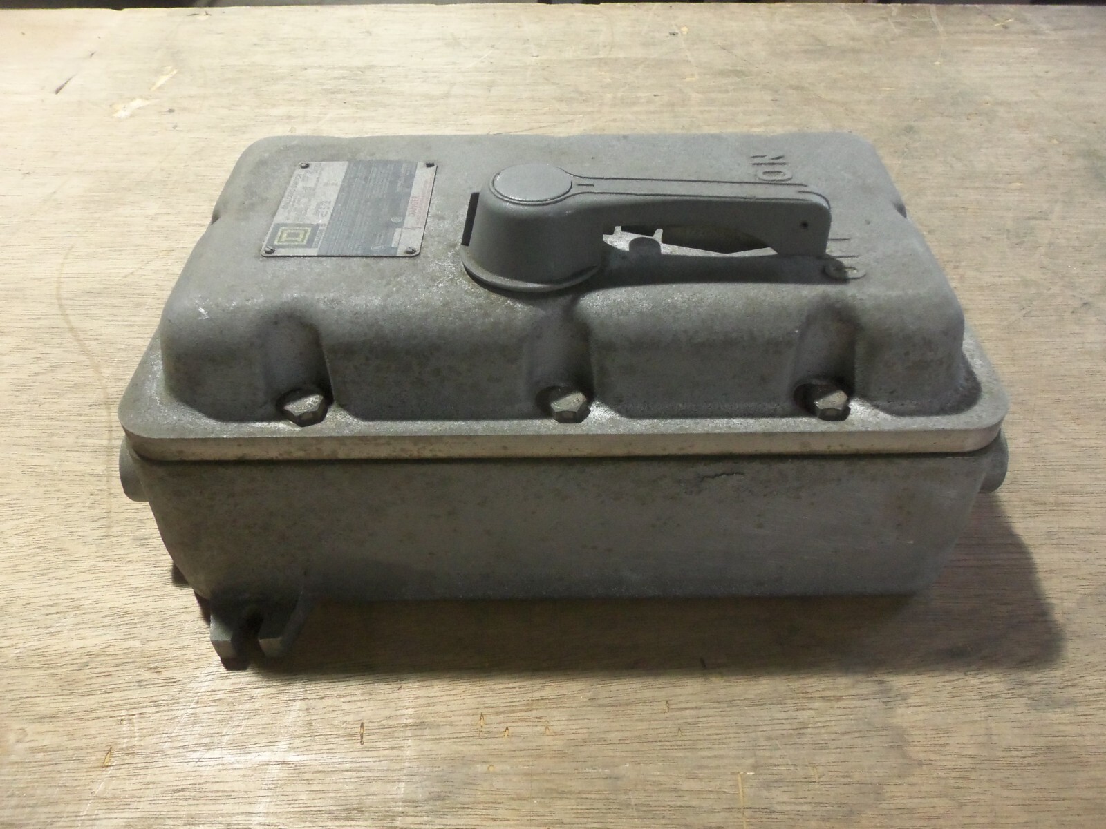 NEW SQUARE D H60XFA-1212 ENCLOSED SWITCH RAINTIGHT 600VAC/250VDC MAX 3 POLES