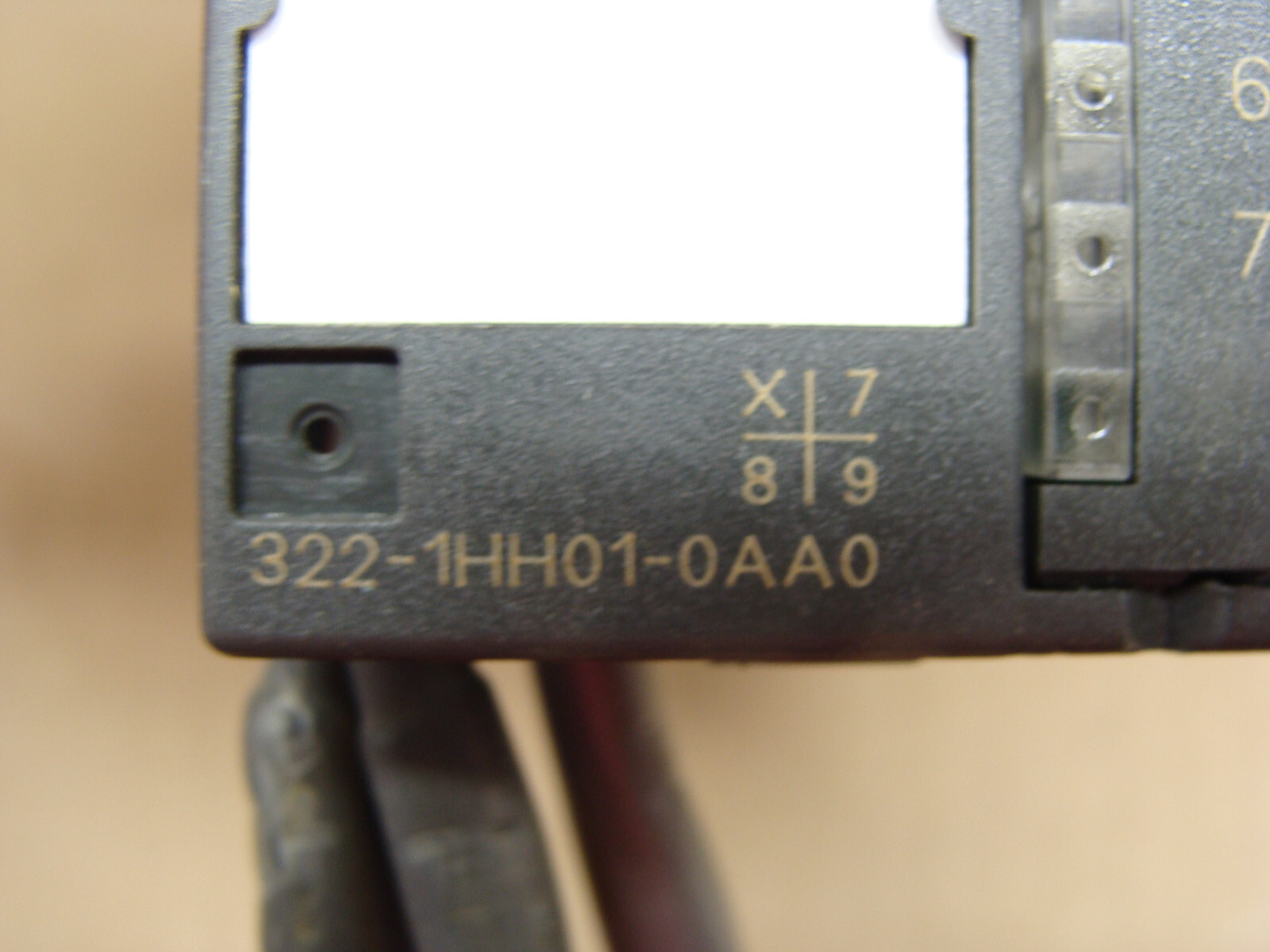 SIEMENS 6ES7 322-1HH01-0AA0 SIMATIC S7 OUTPUT MODULE.
