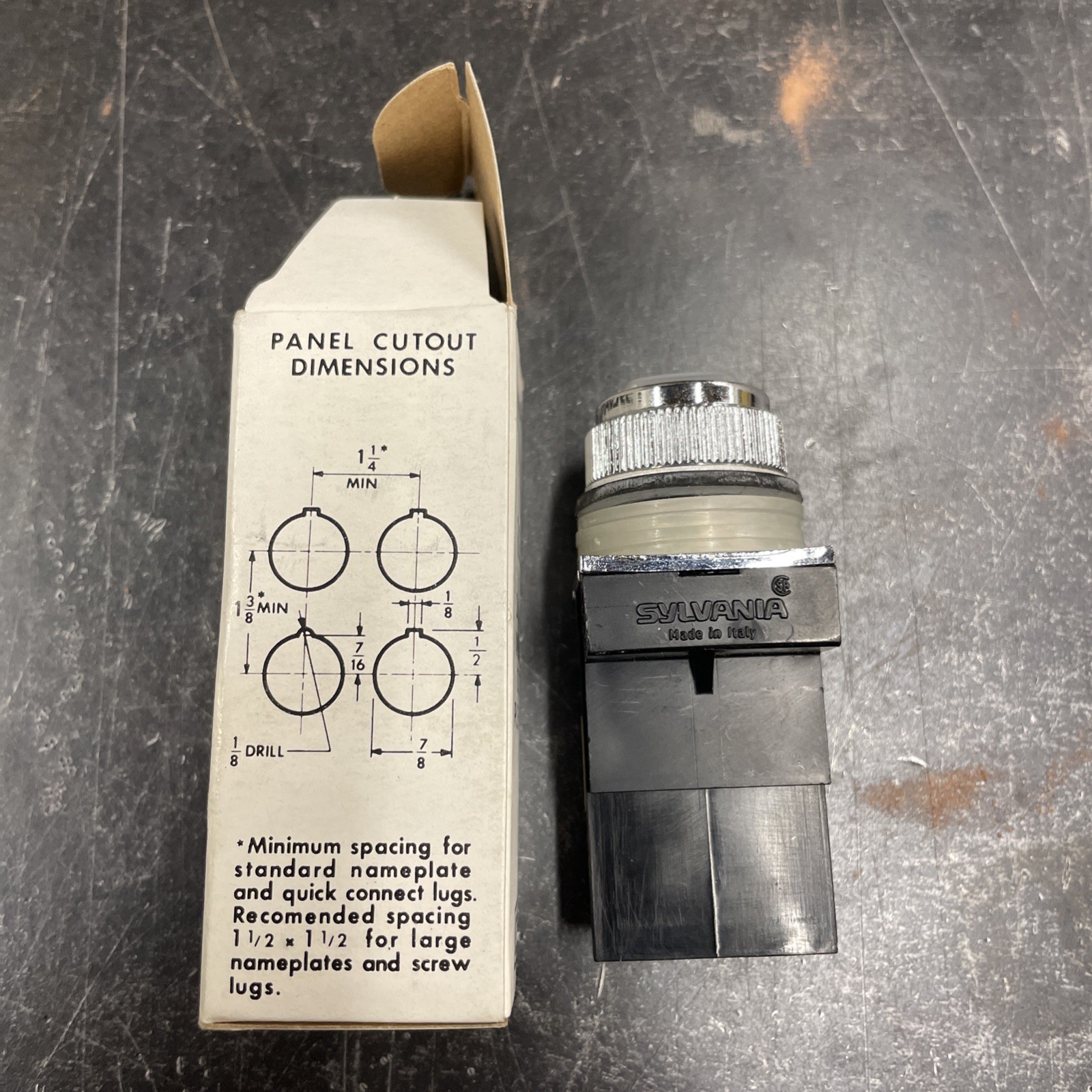 New Vintage Sylvania 100M-G510 Lighted Push Button Industrial Oiltight No Lens