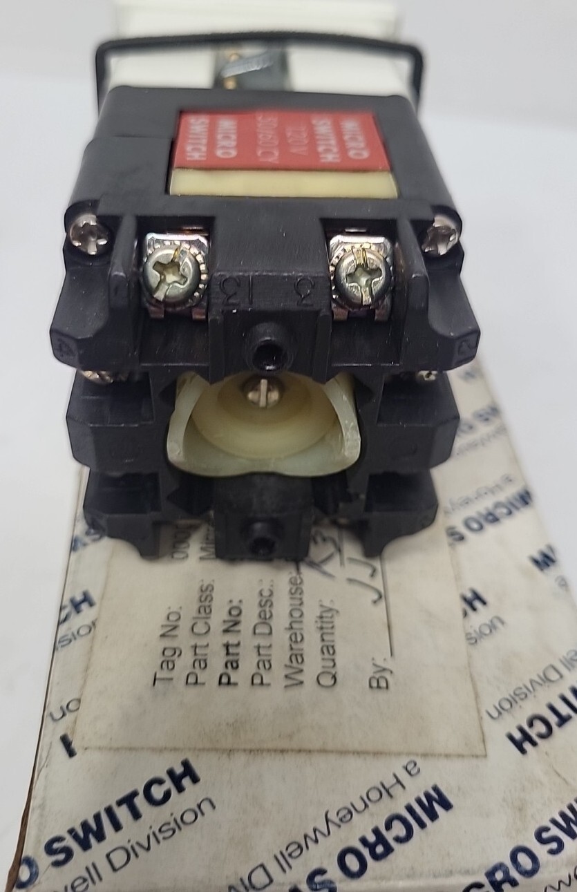 NEW HONEYWELL MICRO SWITCH 120 VAC OPERATING INDICATOR 913AEA511