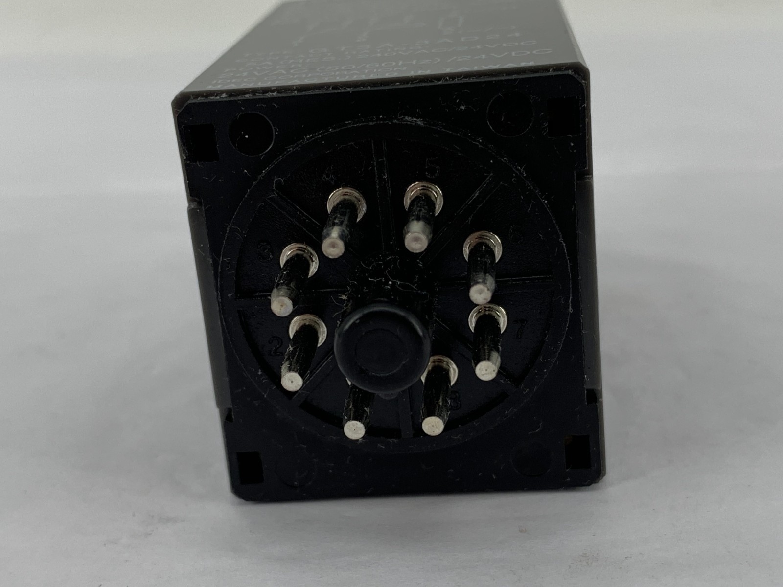 IDEC GT3A-3AD24 8-Pin Multi Function Timer Relay 24VAC/DC DPDT 0.1 S 180h