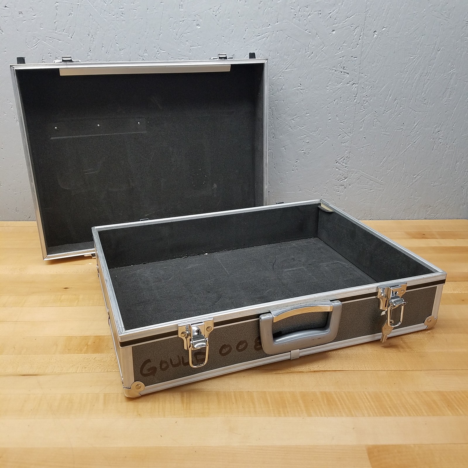 Storage Case OD: 20 1/2 X 15 1/2 X 6 3/4″, Lid Removeable, Lockable Closures