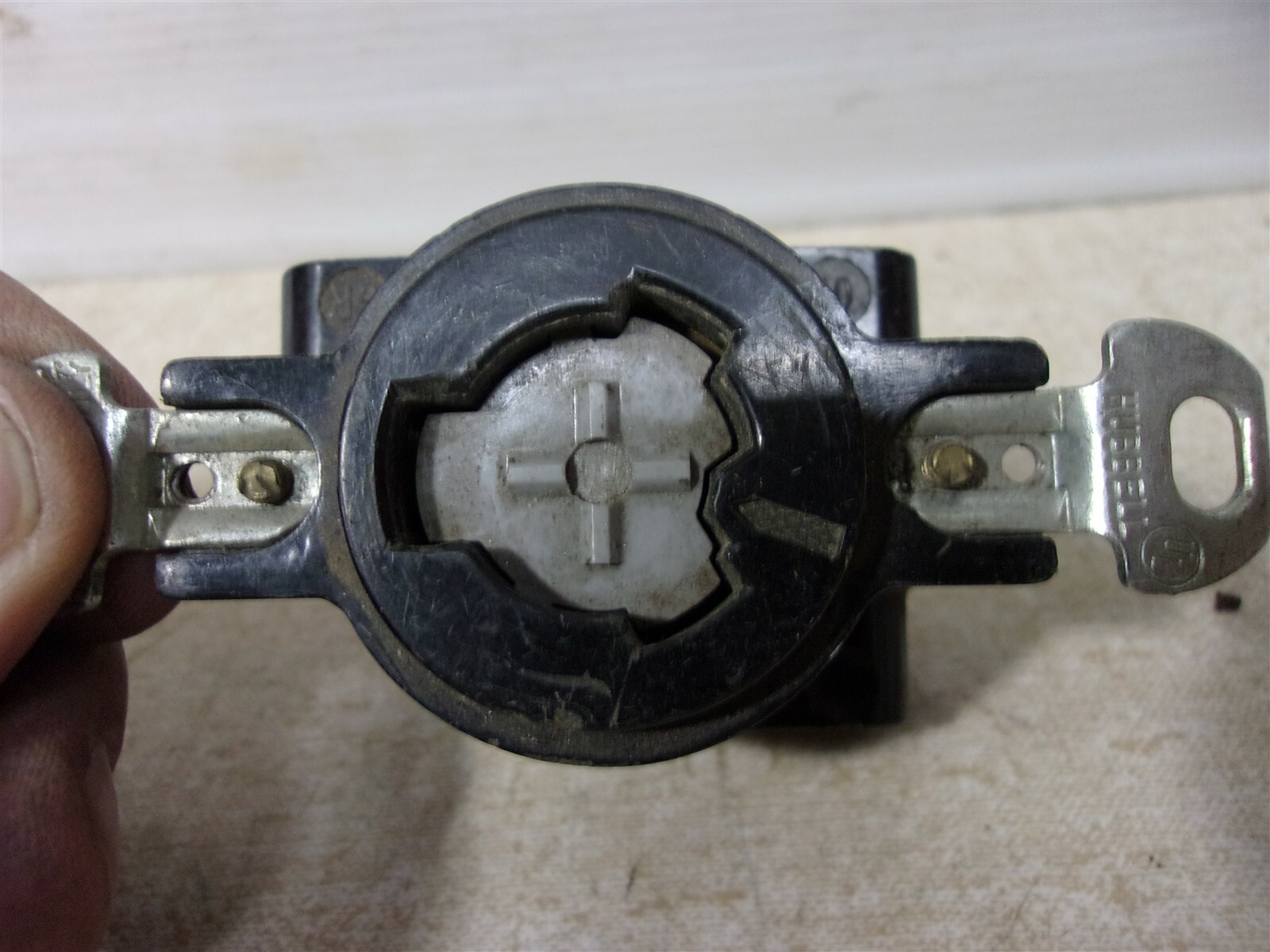 Hubbell 20A 125VAC Hubbellock Hospital Grade Receptacle Outlet *FREE SHIPPING*